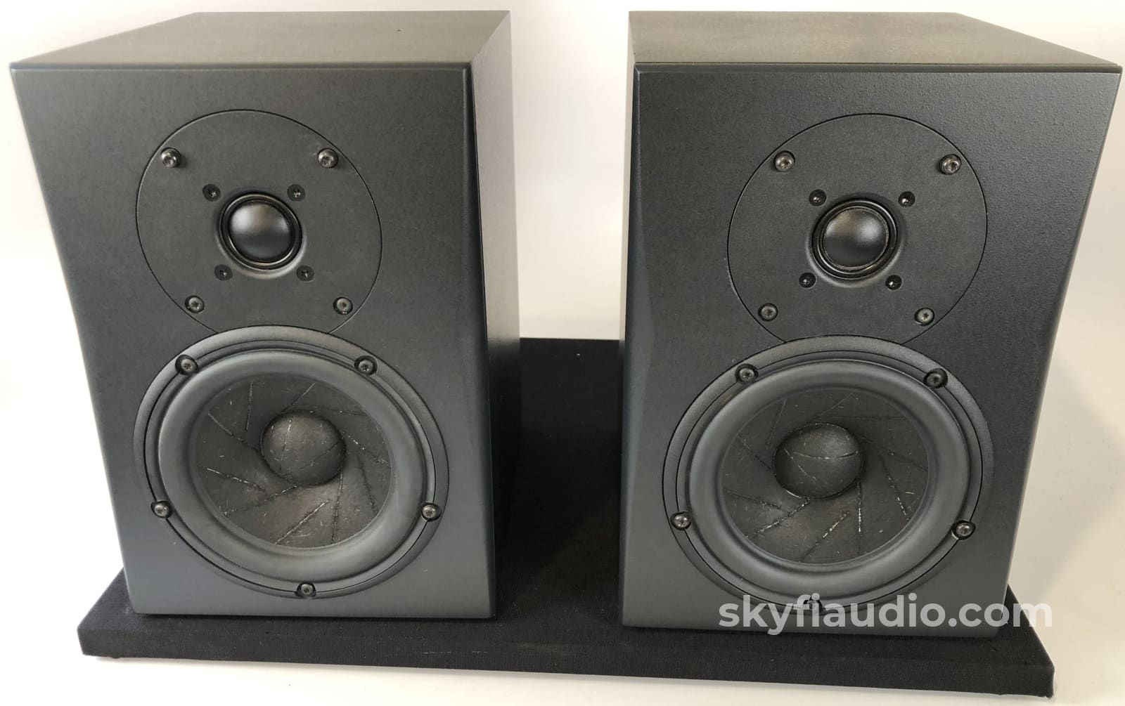 Triad Inroom Silver Minimonitor Bookshelf Speakers