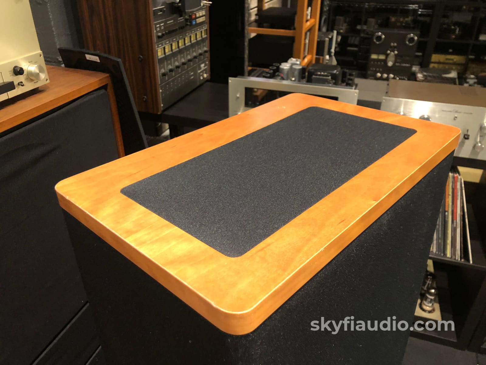 Vandersteen Model 2Ce Signature Ii 30Th Anniversary Speakers With Sound Anchor Stands