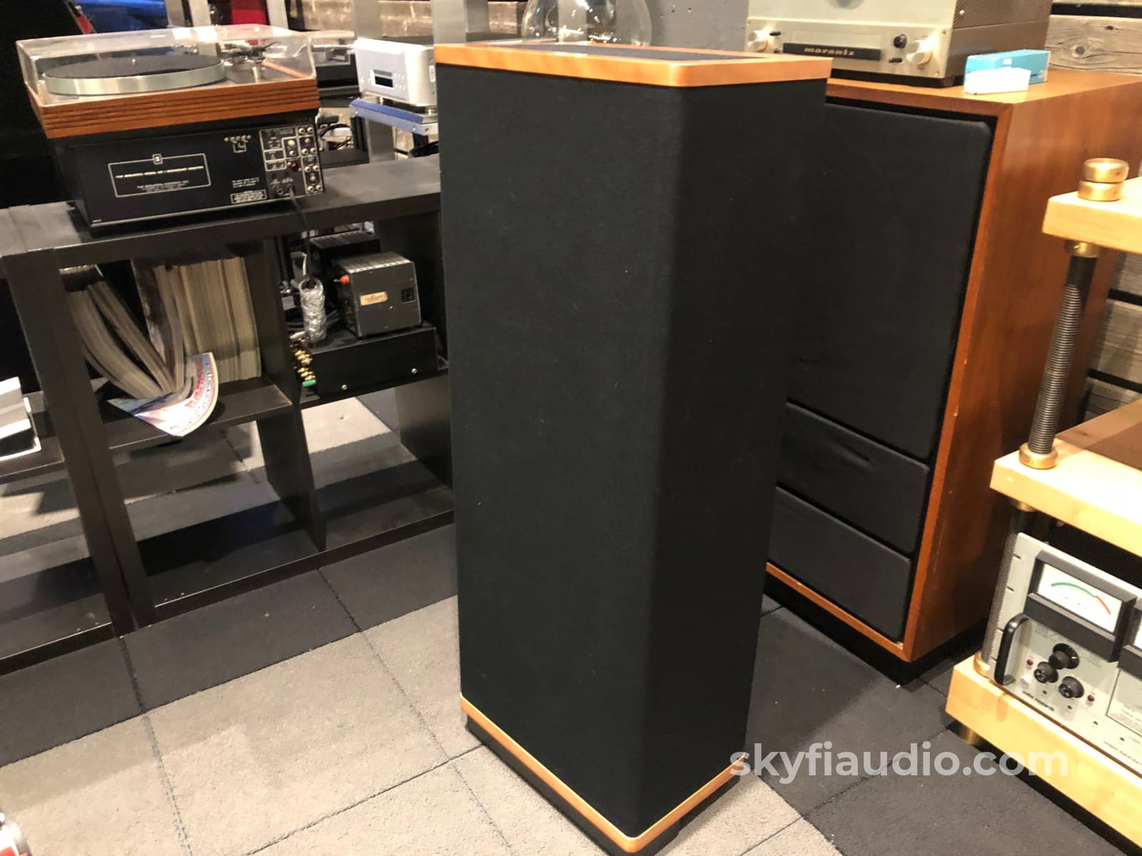 Vandersteen Model 2Ce Signature Ii 30Th Anniversary Speakers With Sound Anchor Stands