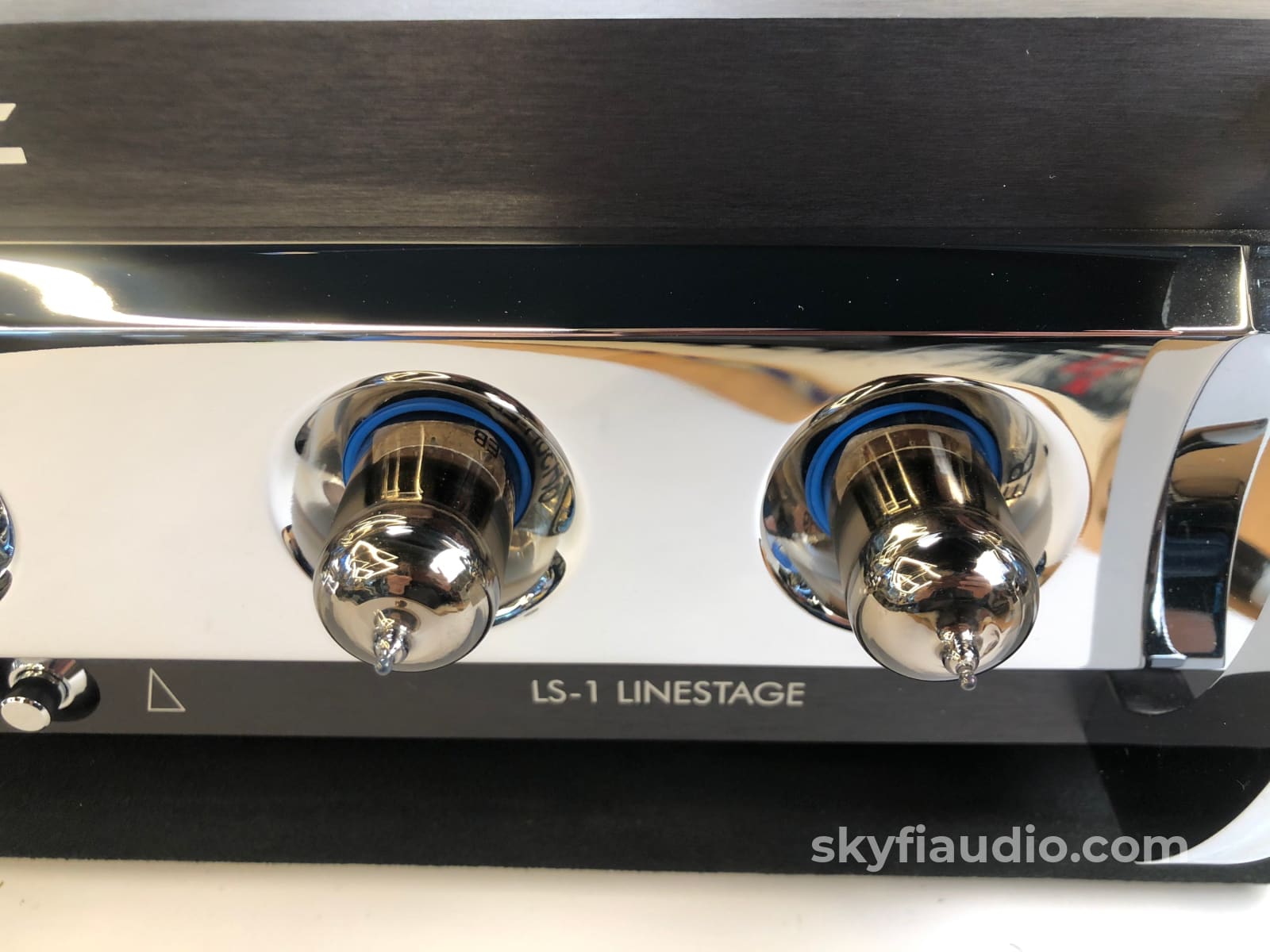 Veloce Audio - Lithio Series Ls-1 Line Stage Tube Preamplifier With Smartsupply Battery Power
