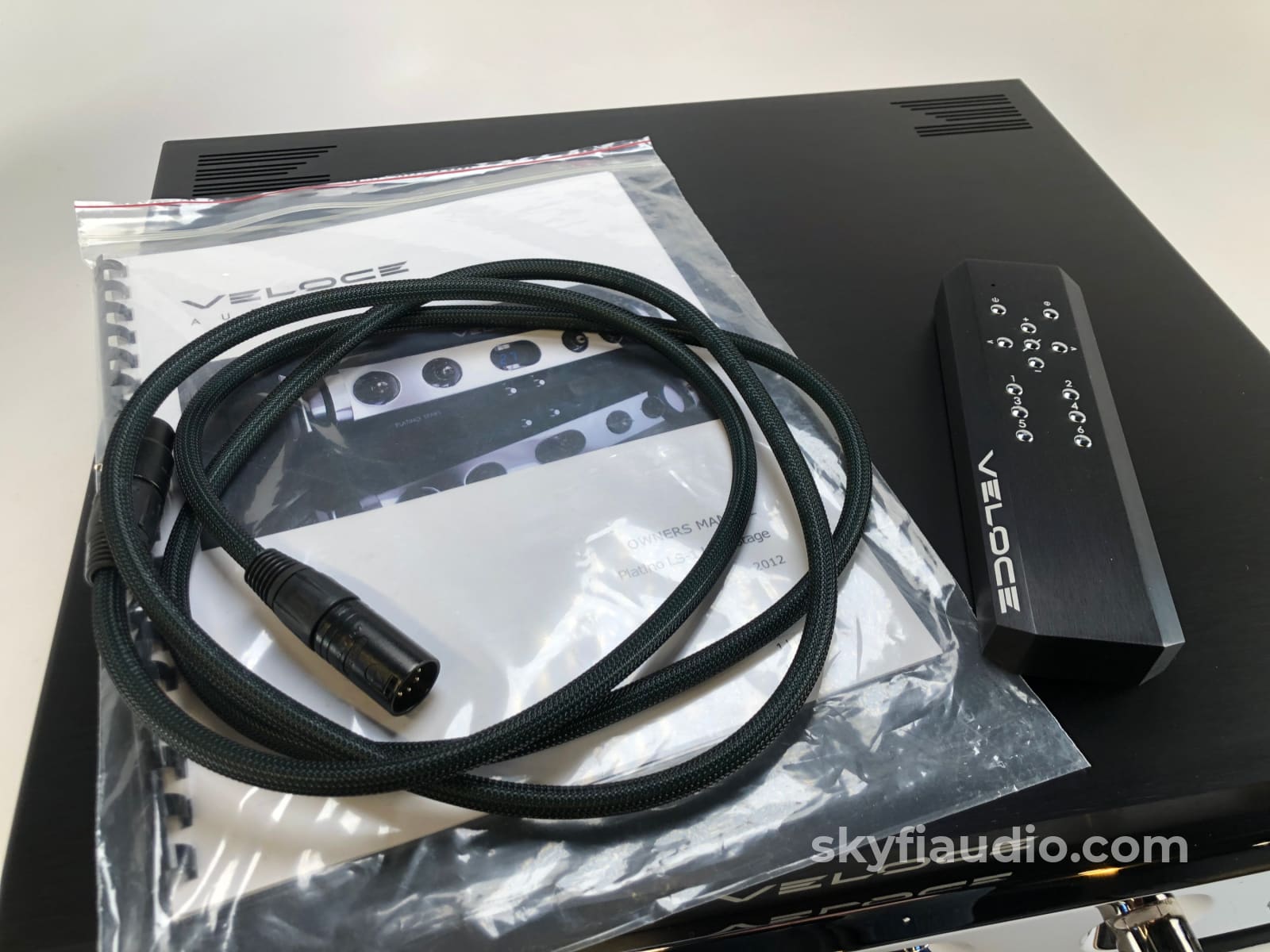 Veloce Audio - Lithio Series Ls-1 Line Stage Tube Preamplifier With Smartsupply Battery Power