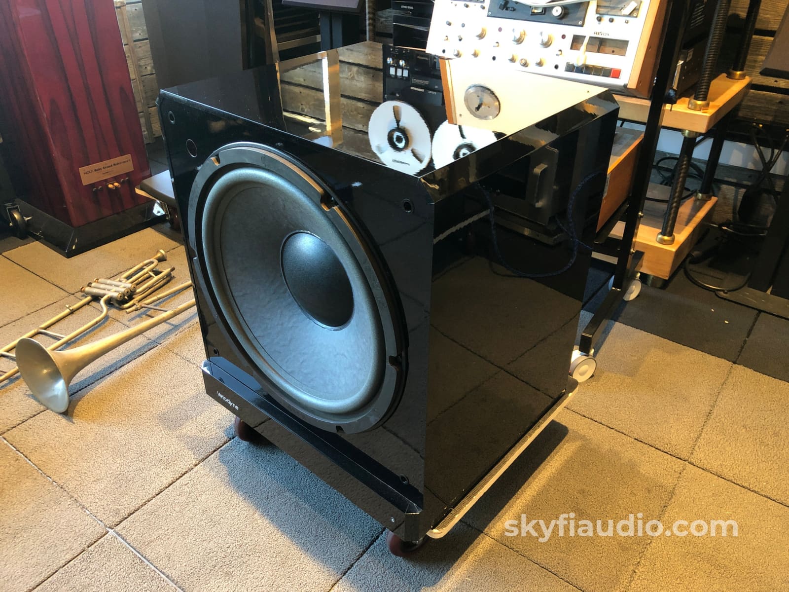 Velodyne Servo F-1800R Ii Subwoofer - 600W And Monstrous 18 Driver Speakers