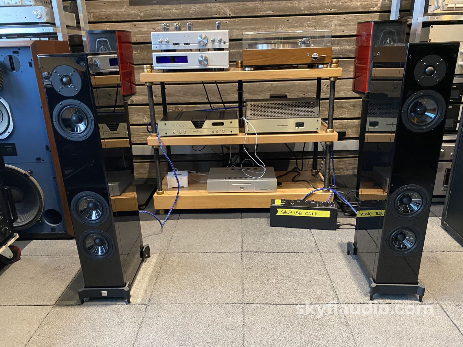 Vienna Acoustics Beethoven Baby Grand Speakers In Gloss Black With Boxes