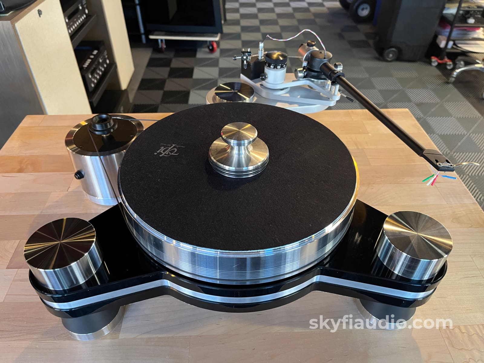 VPI Avenger Turntable - JMW 12 3D Tonearm - W/Manual Turntable