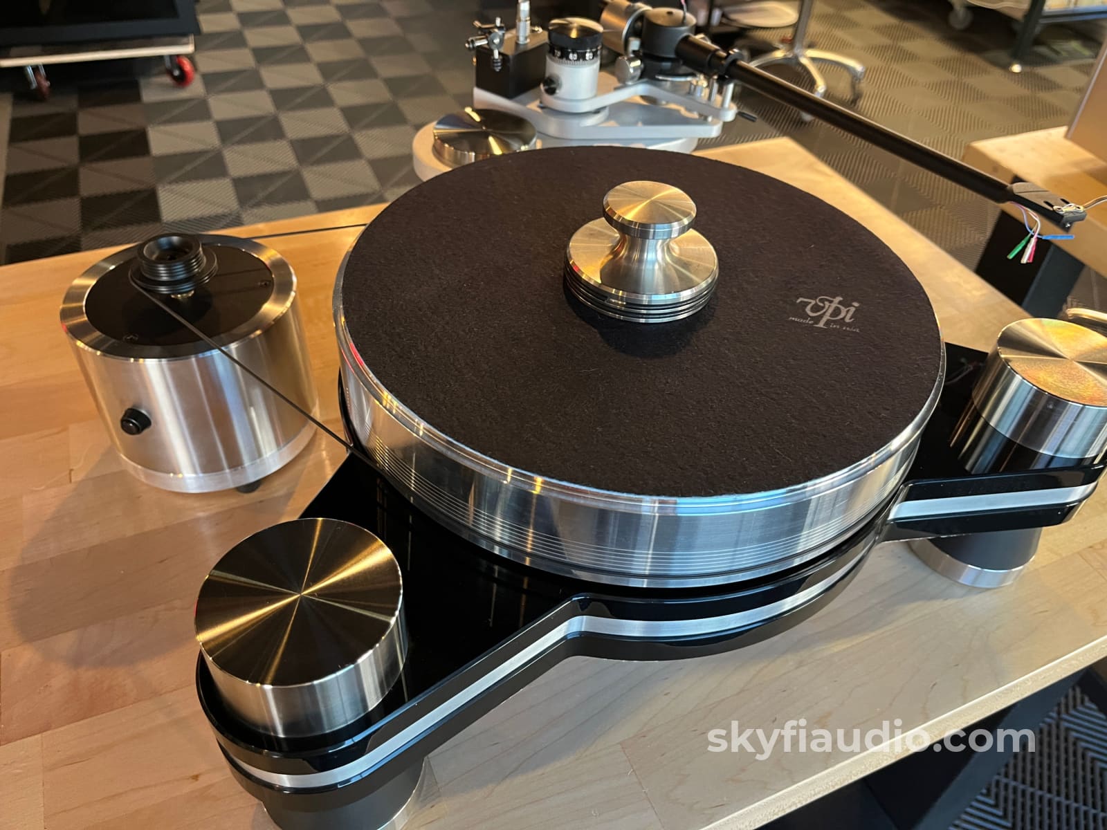 VPI Avenger Turntable - JMW 12 3D Tonearm - W/Manual Turntable