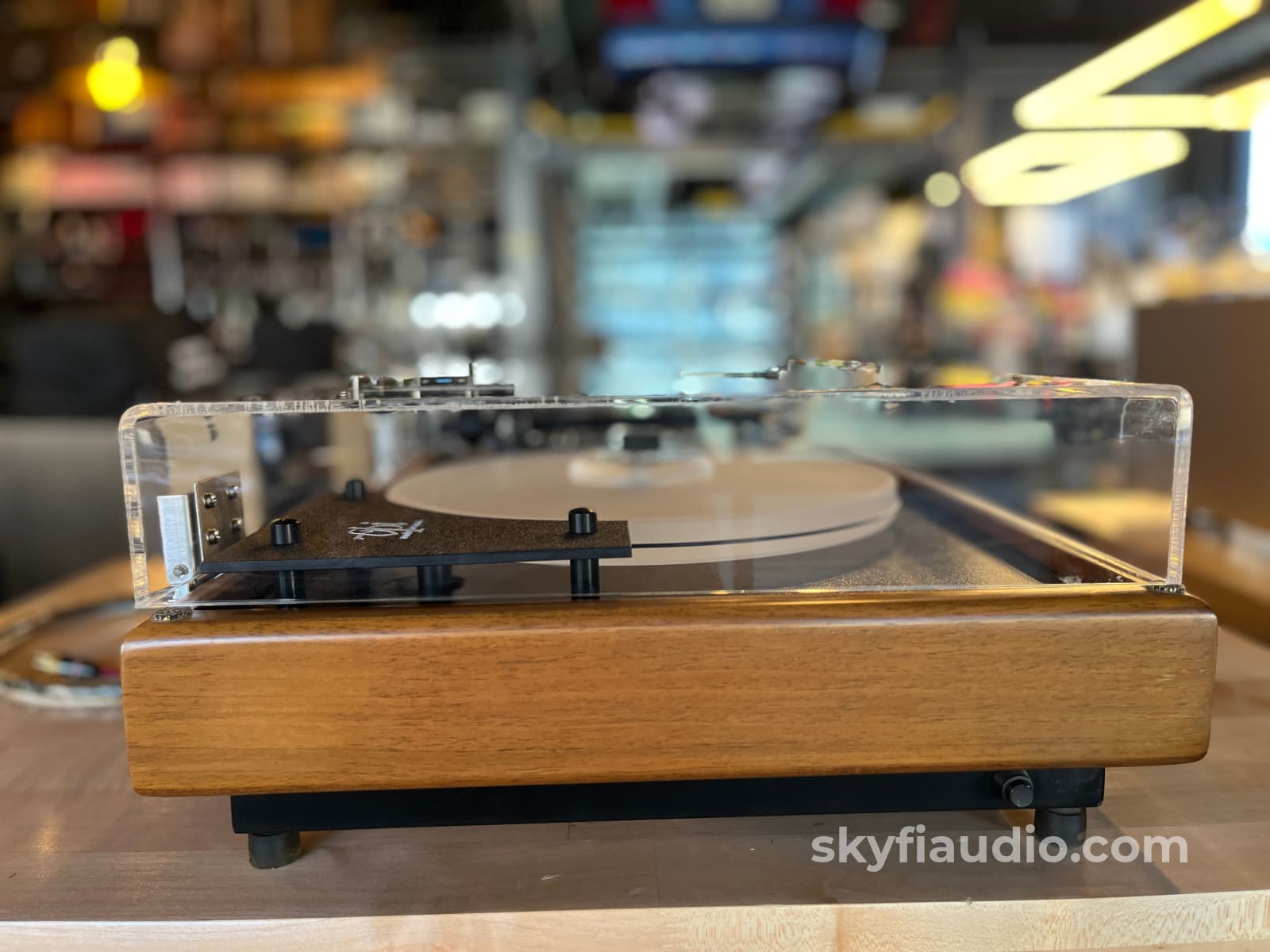 VPI HW-19 Junior Turntable - AudioQuest PT-6 Tonearm - New Ortofon 2M Black MM Cartridge Turntable