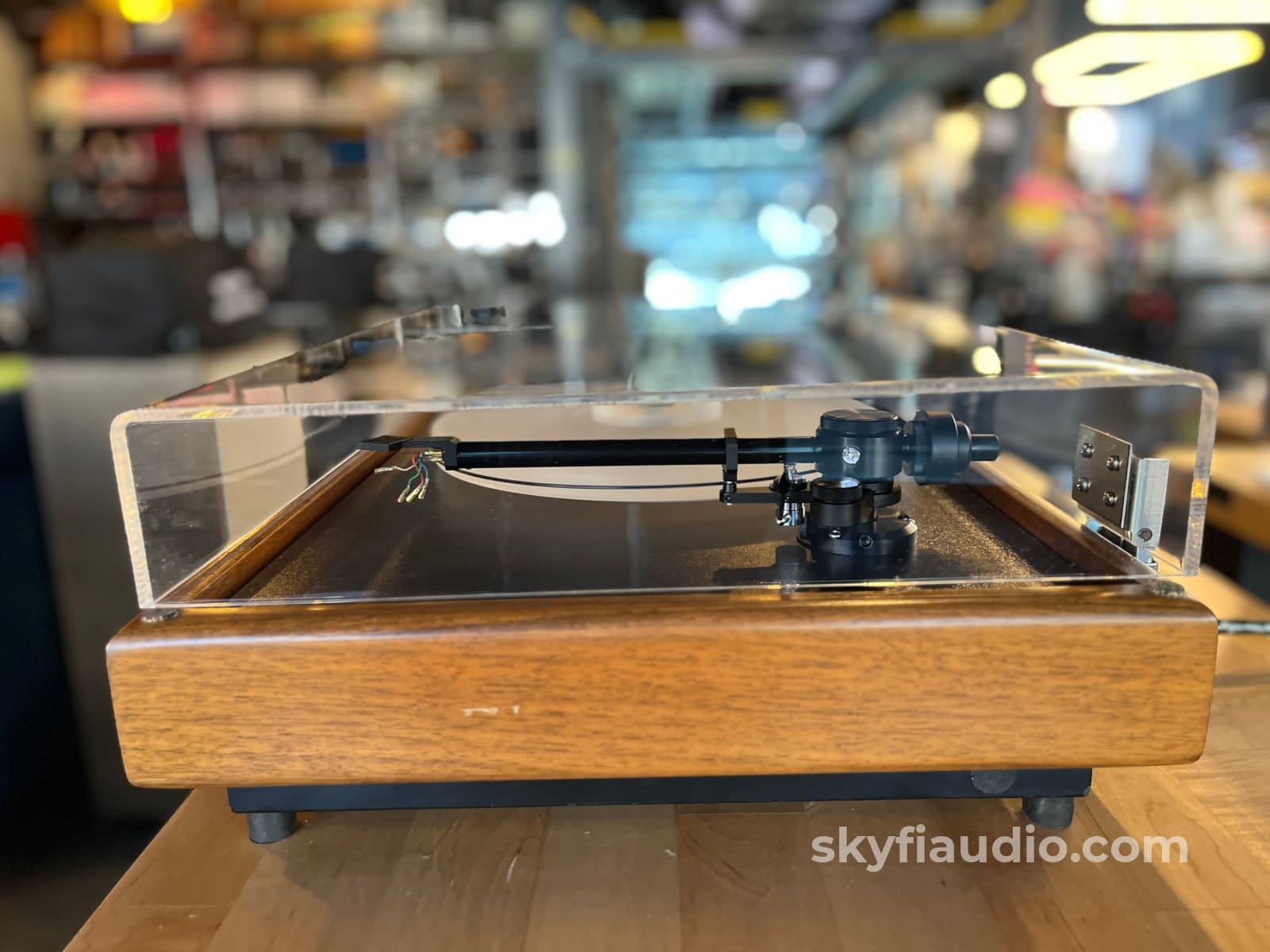 VPI HW-19 Junior Turntable - AudioQuest PT-6 Tonearm - New Ortofon 2M Black MM Cartridge Turntable