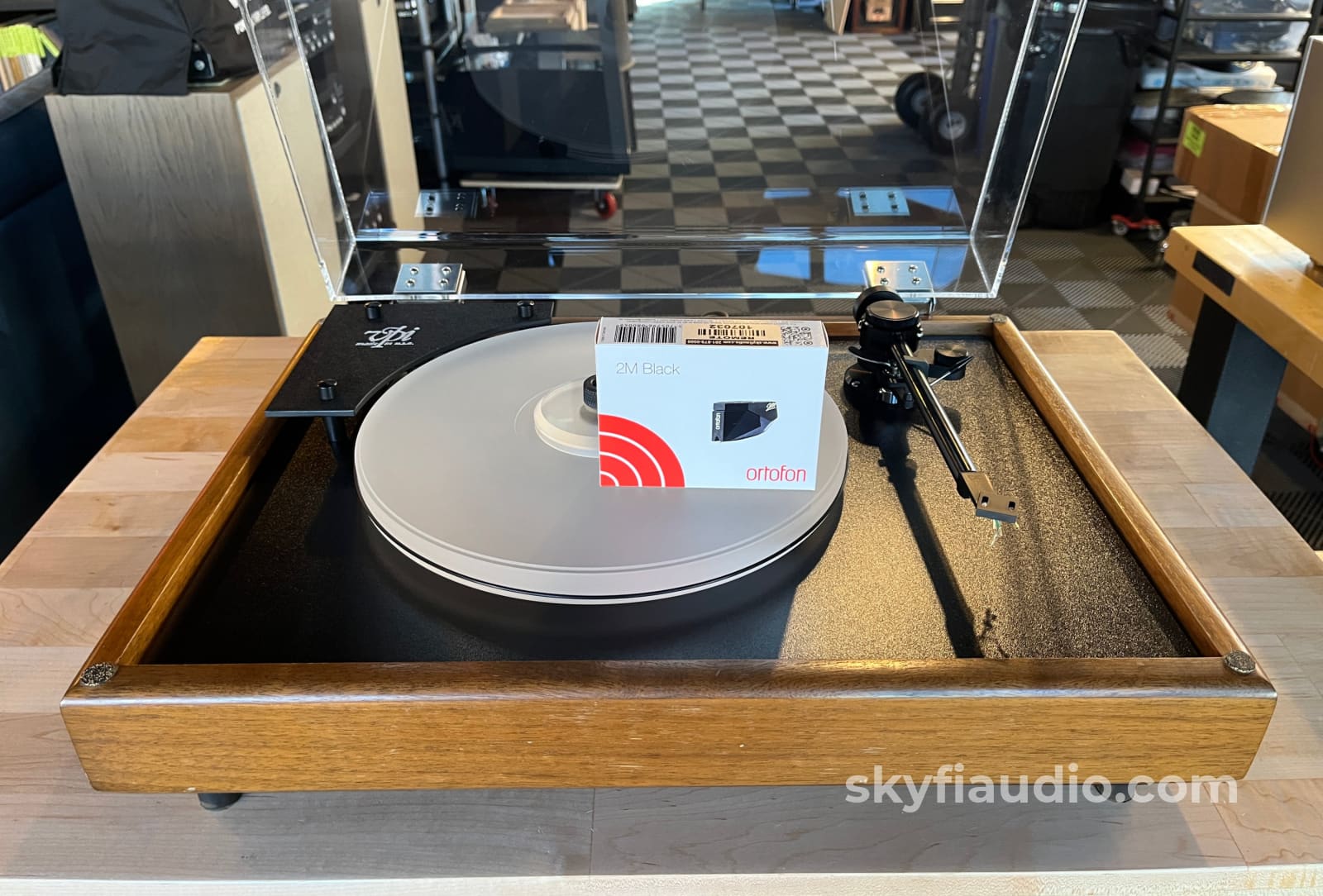 VPI HW-19 Junior Turntable - AudioQuest PT-6 Tonearm - New Ortofon 2M Black MM Cartridge Turntable