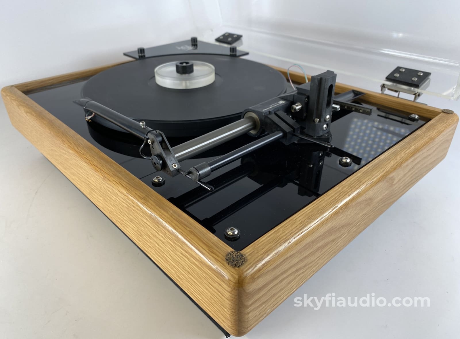 Vpi Hw-19 Turntable With Tangential Tonearm And Pump - In Light Oak With New Sumiko Cartridge
