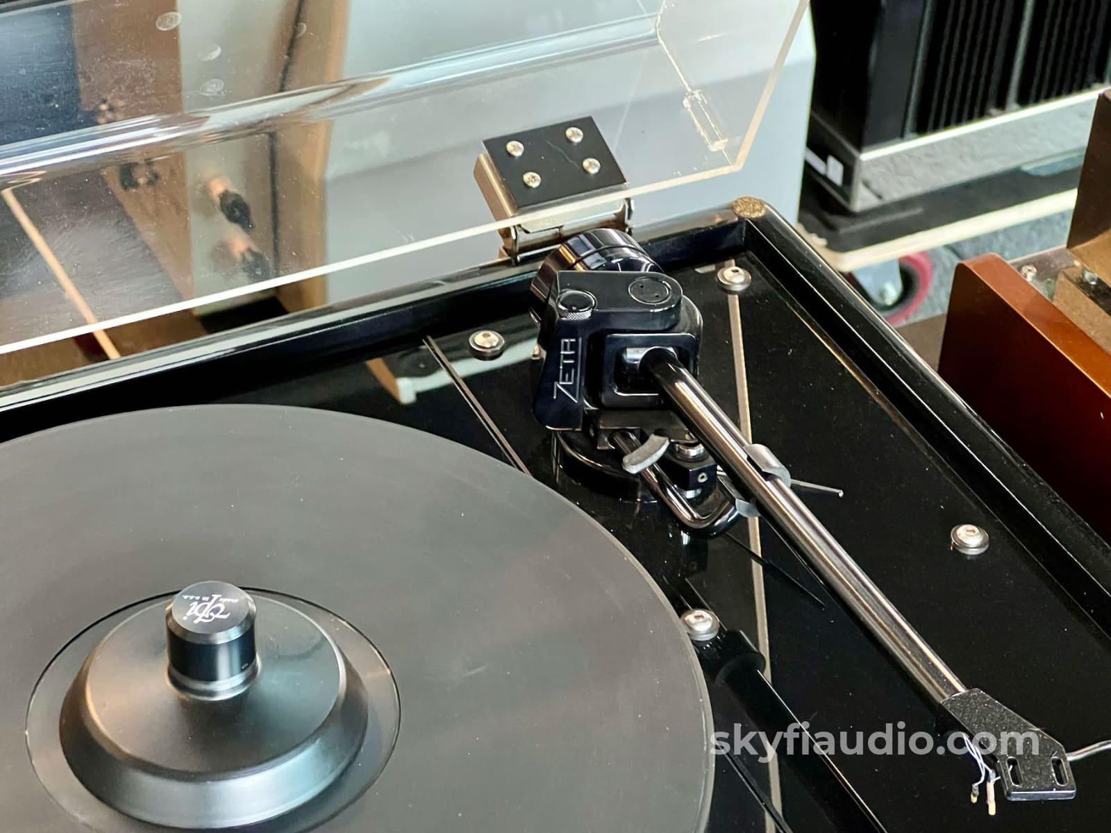 Vpi Hw-19 Vintage Turntable W/Zeta Tonearm And New Sumiko Cartridge