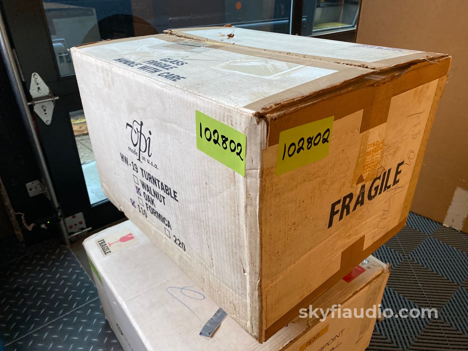 VPI HW-19 Vintage Turntable - W/ Element Technology Arm + Hana EH Cartridge Turntable