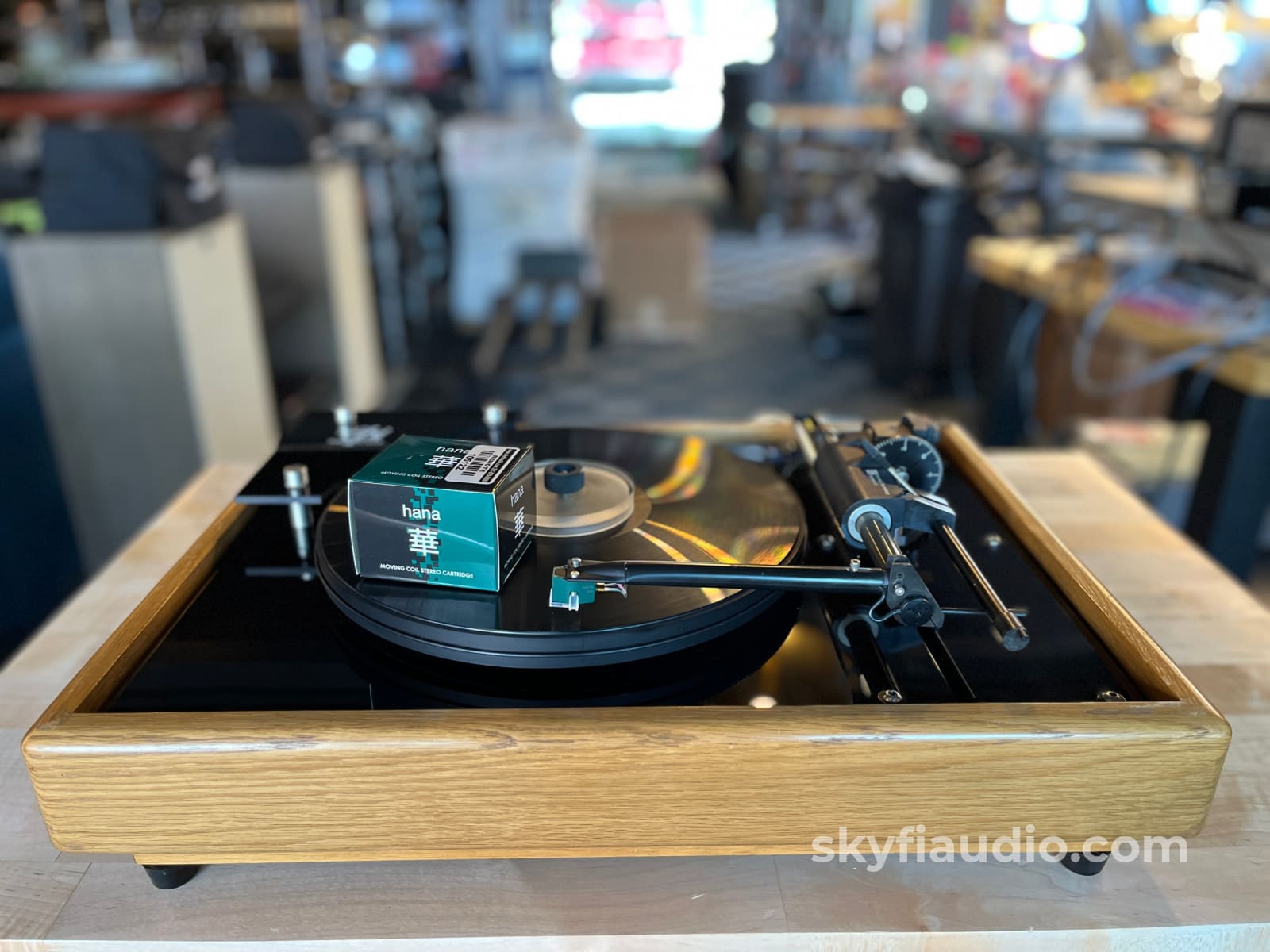 VPI HW-19 Vintage Turntable - W/ Element Technology Arm + Hana EH Cartridge Turntable