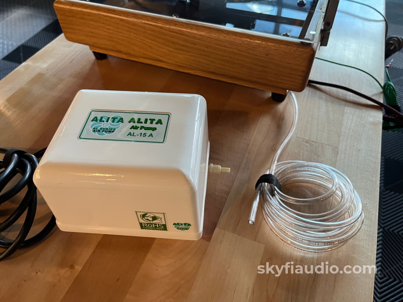 VPI HW-19 Vintage Turntable - W/ Element Technology Arm + Hana EH Cartridge Turntable