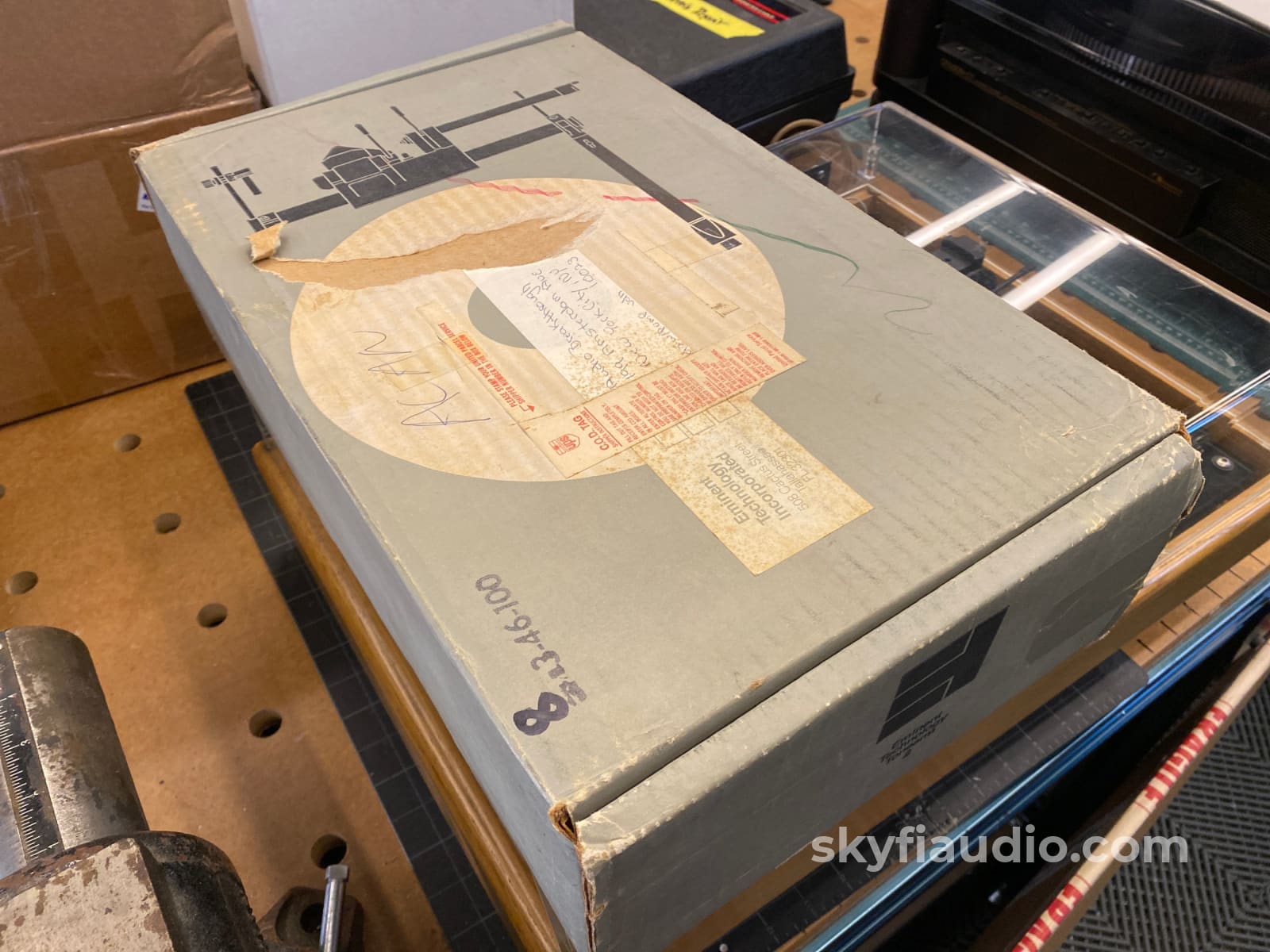 VPI HW-19 Vintage Turntable - W/ Element Technology Arm + Hana EH Cartridge Turntable