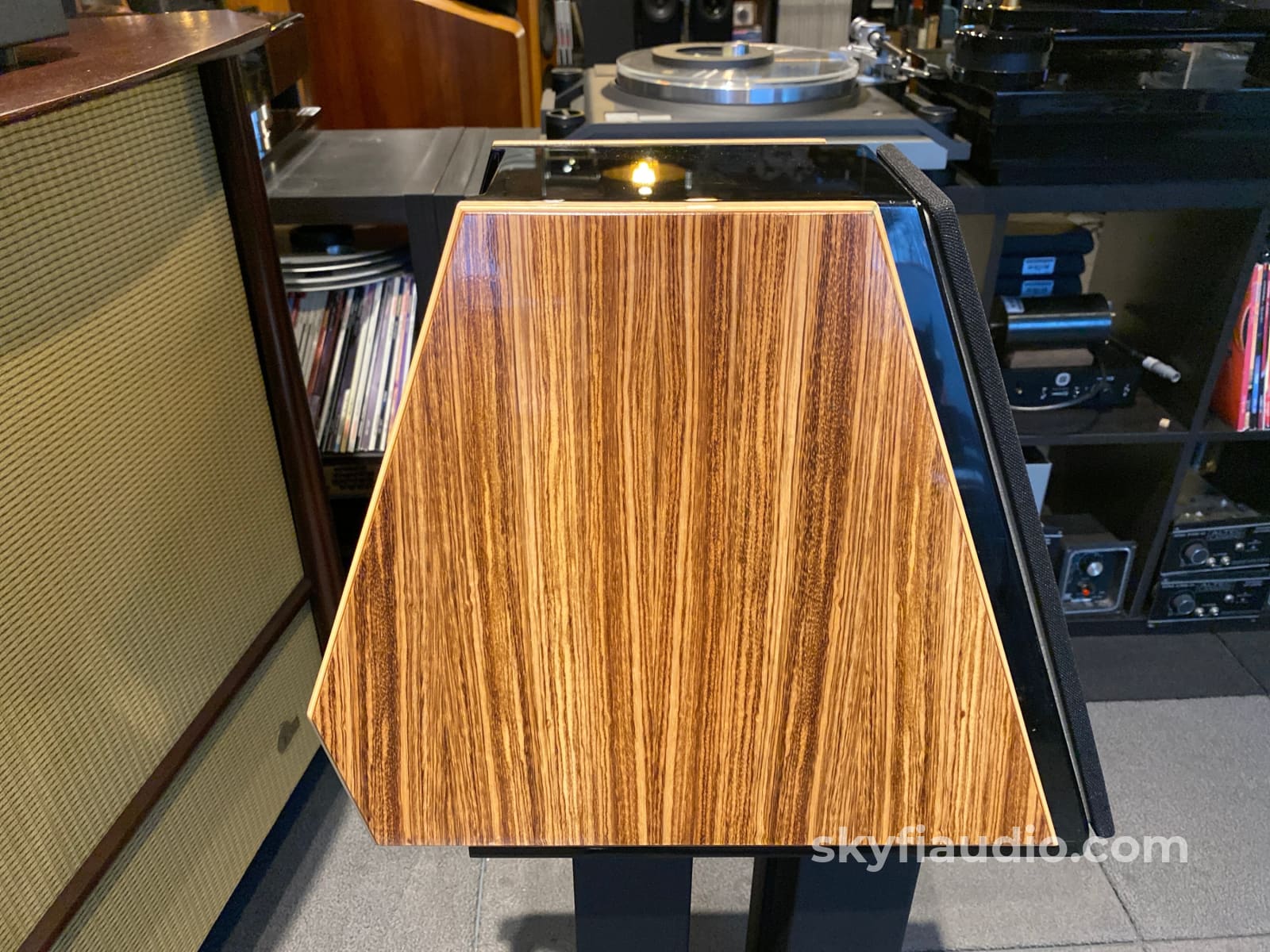 Wilson Audio Watt V Bookshelf Speakers