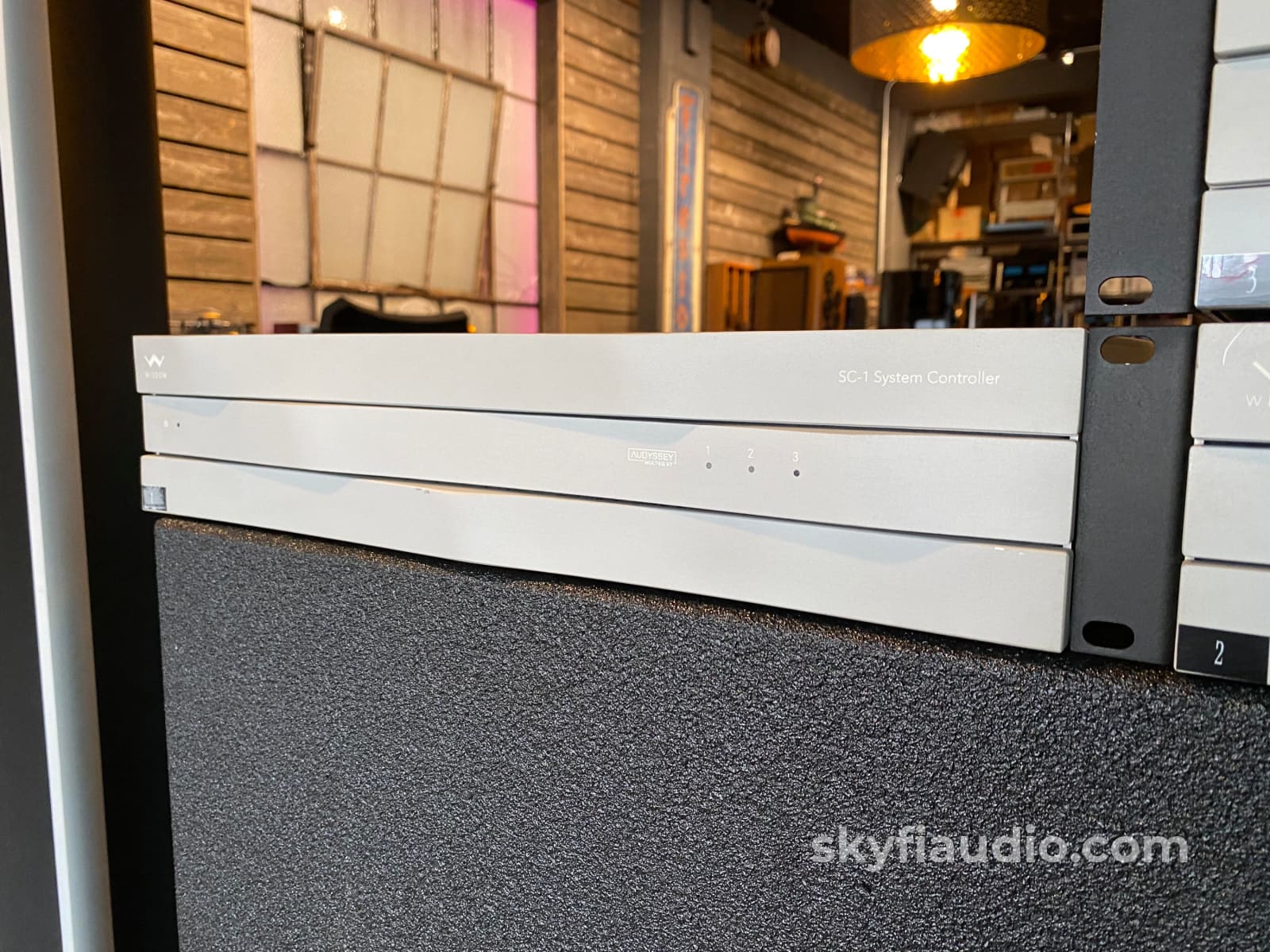 Wisdom Audio 2.1 Line Array Active Speaker System - Killer For Large Rooms Speakers