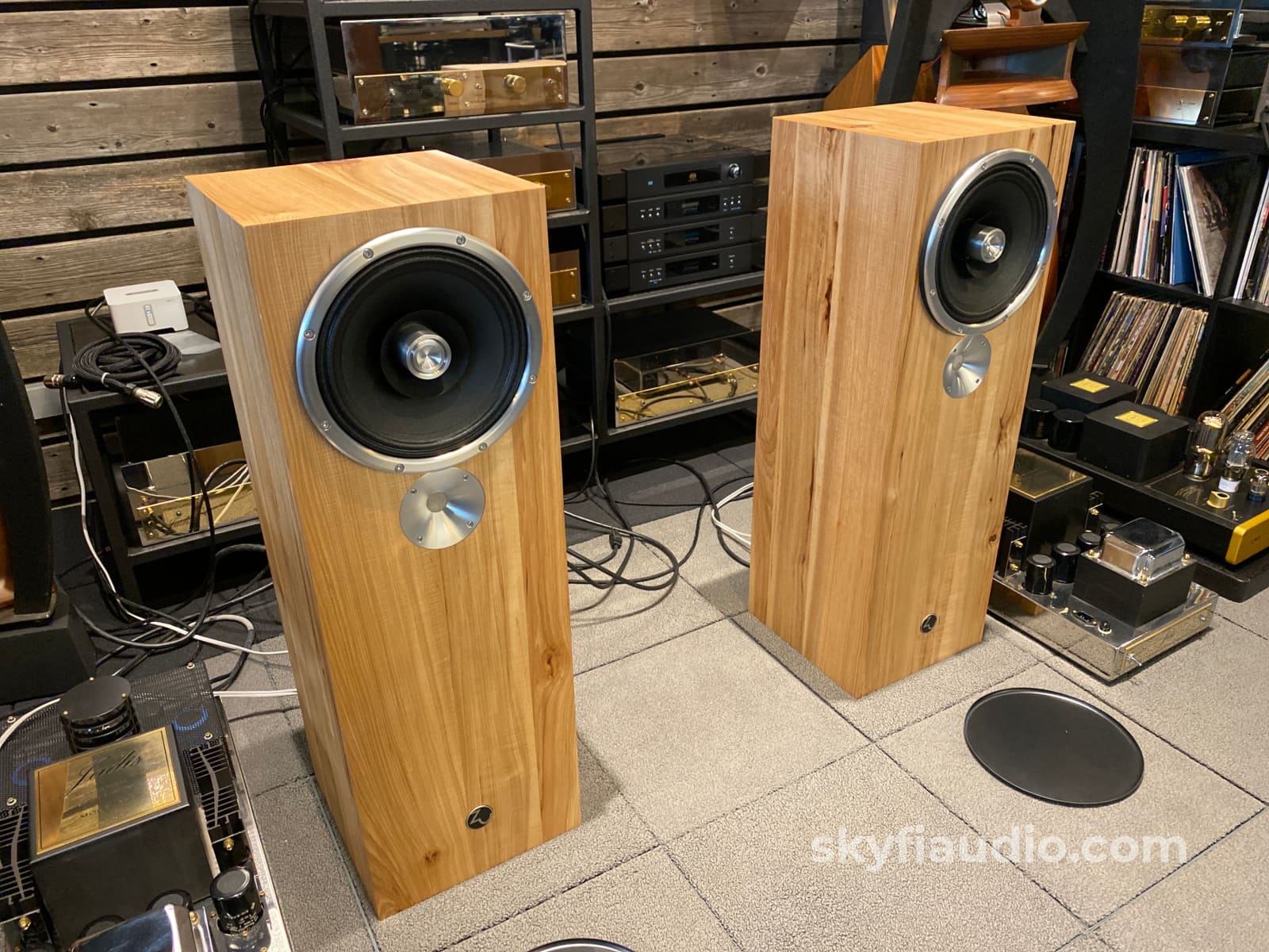 Zu Audio Omen Dirty Weekend In Rustic Hickory Speakers