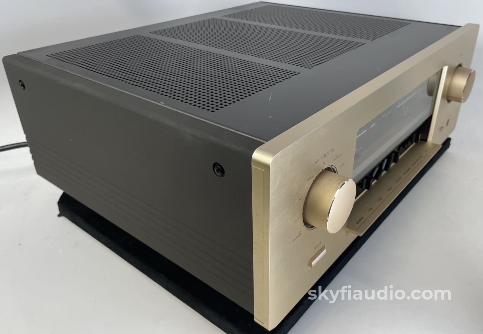 Accuphase E-406 Integrated Amplifier W/Phono And Balanced Connections