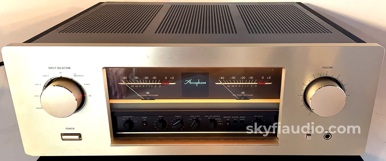 Accuphase E-406 Integrated Amplifier W/Phono And Balanced Connections