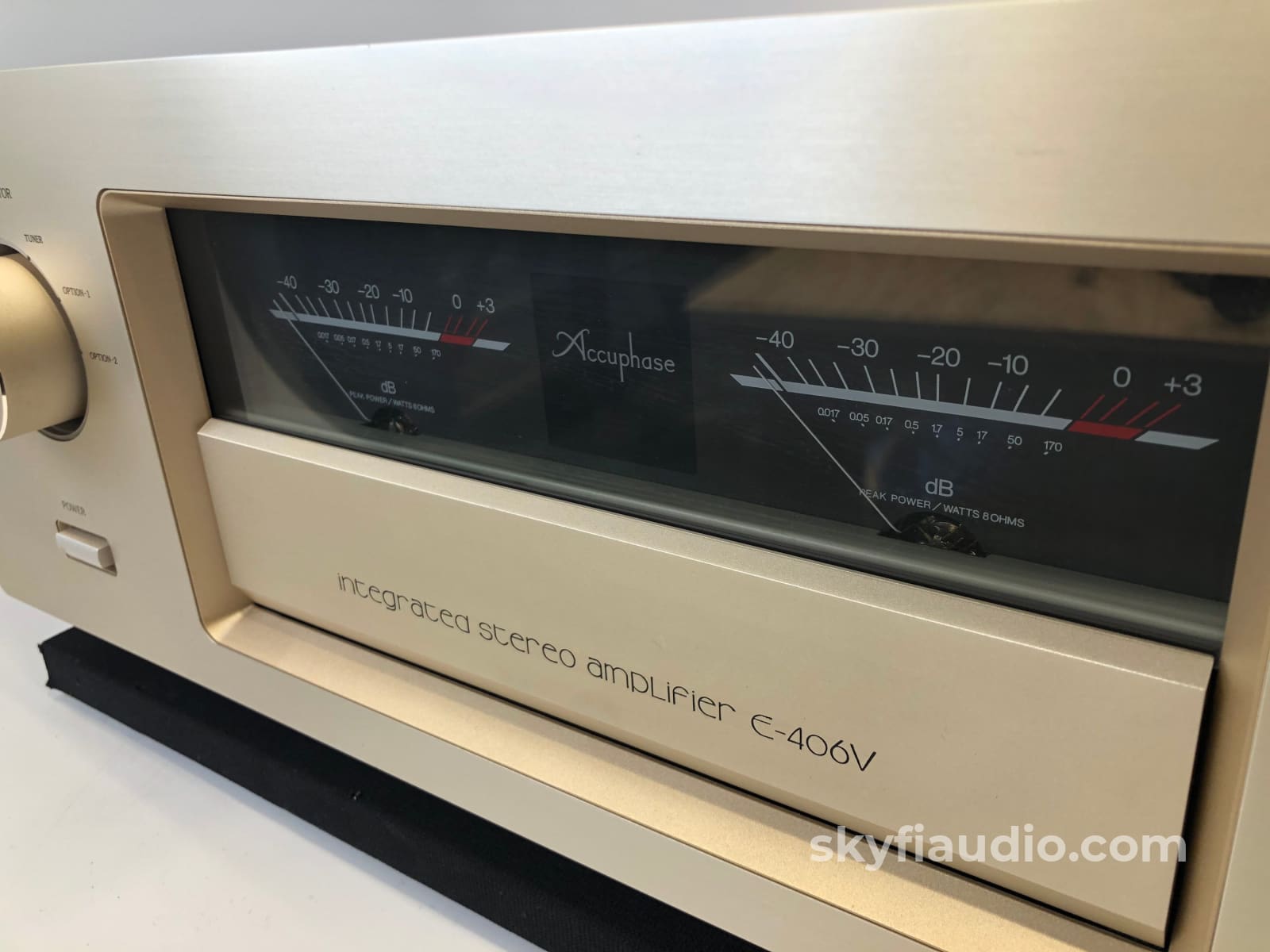 Accuphase E-406V Integrated Amplifier