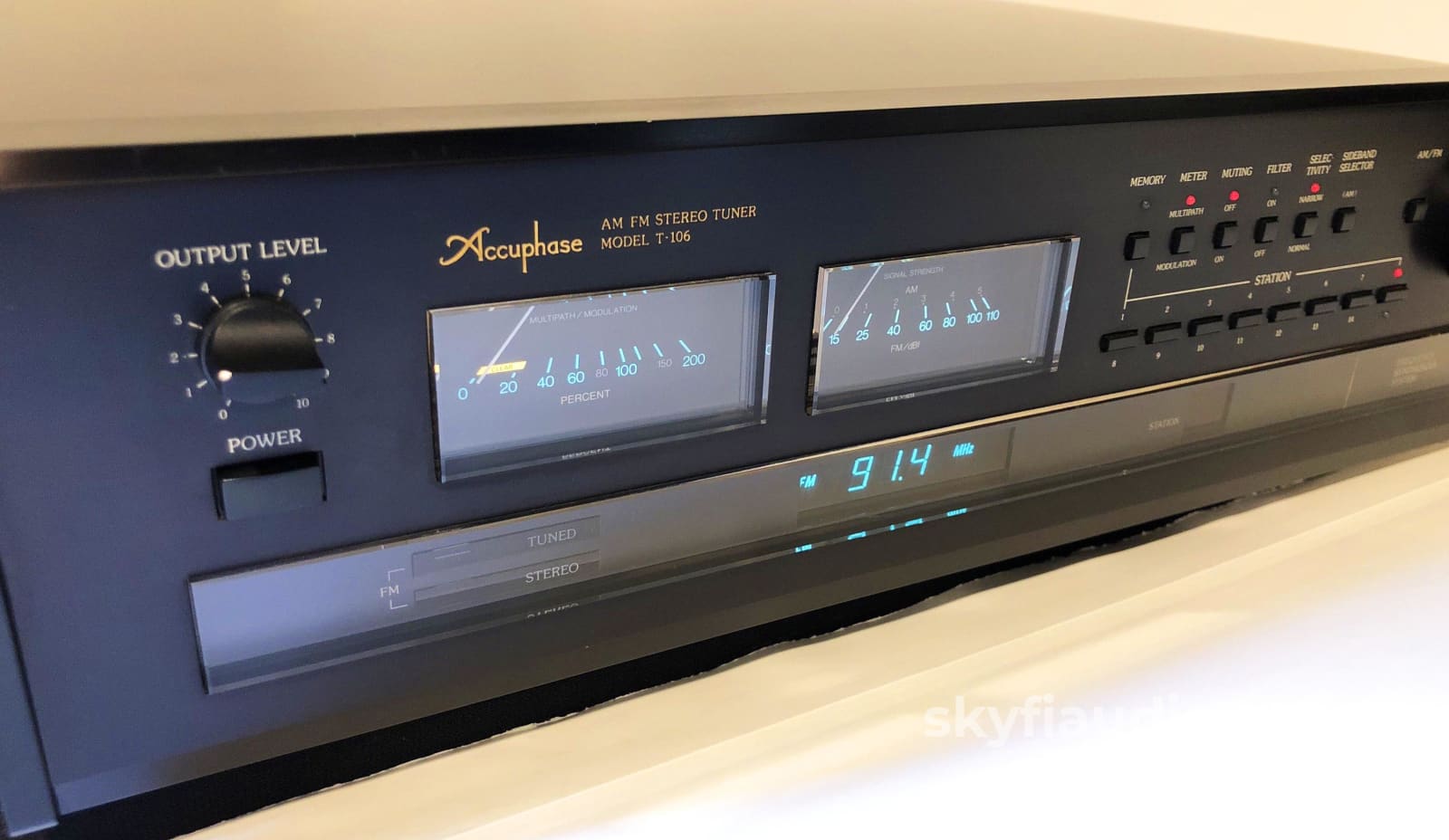 Accuphase T-106 Digital Am-Fm Stereo Tuner
