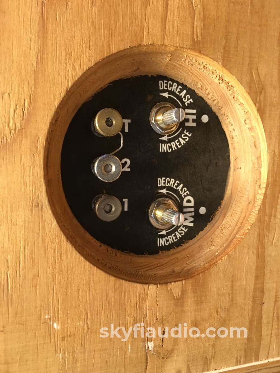 Acoustic Research Ar-3A Speakers