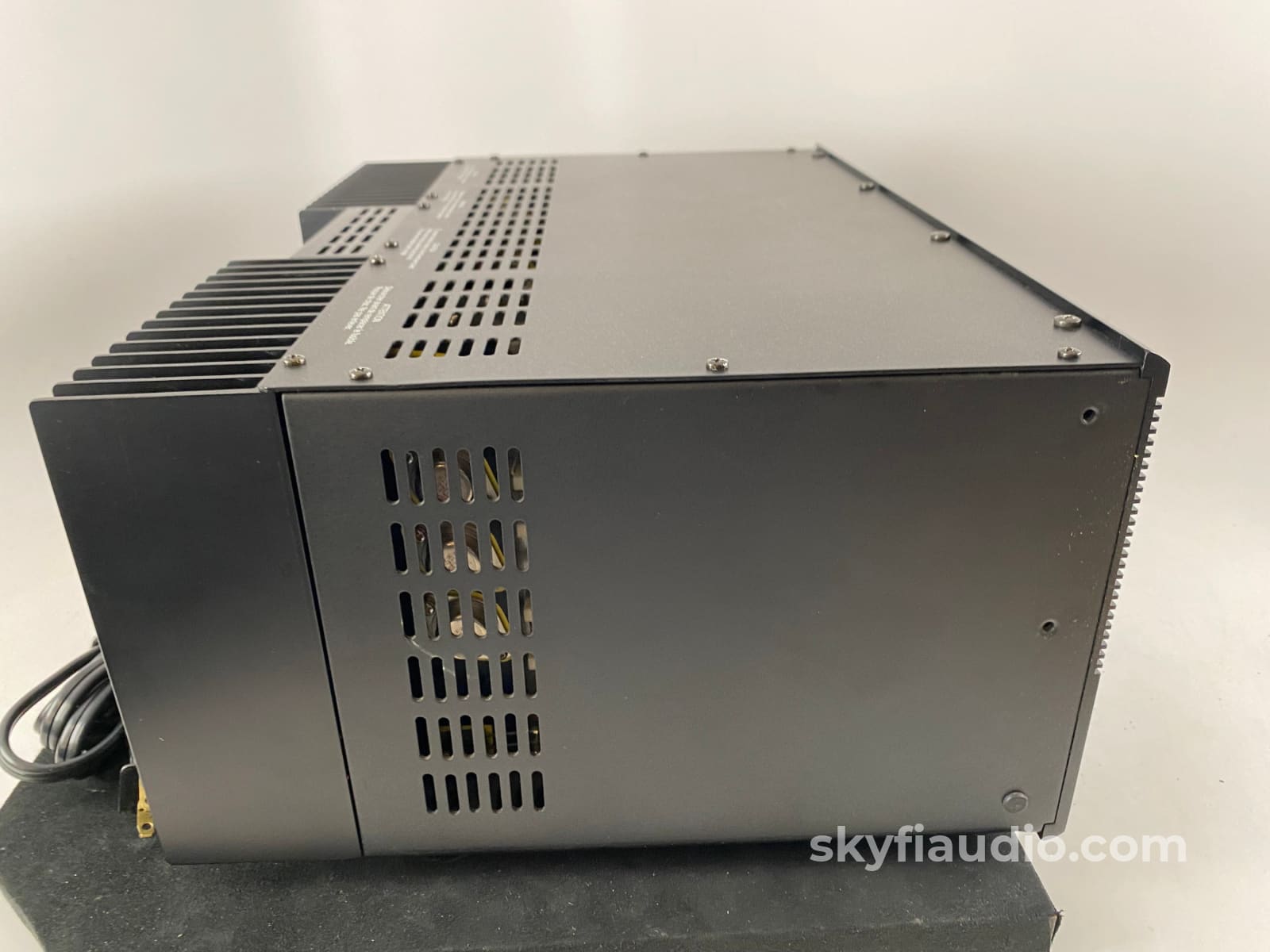 Adcom Gfa-555 Mkii Solid State Vintage Amplifier