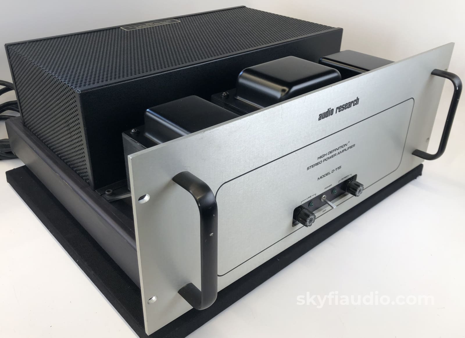 Audio Research D-115 Classic Tube Power Amp - Silver Faceplate Amplifier