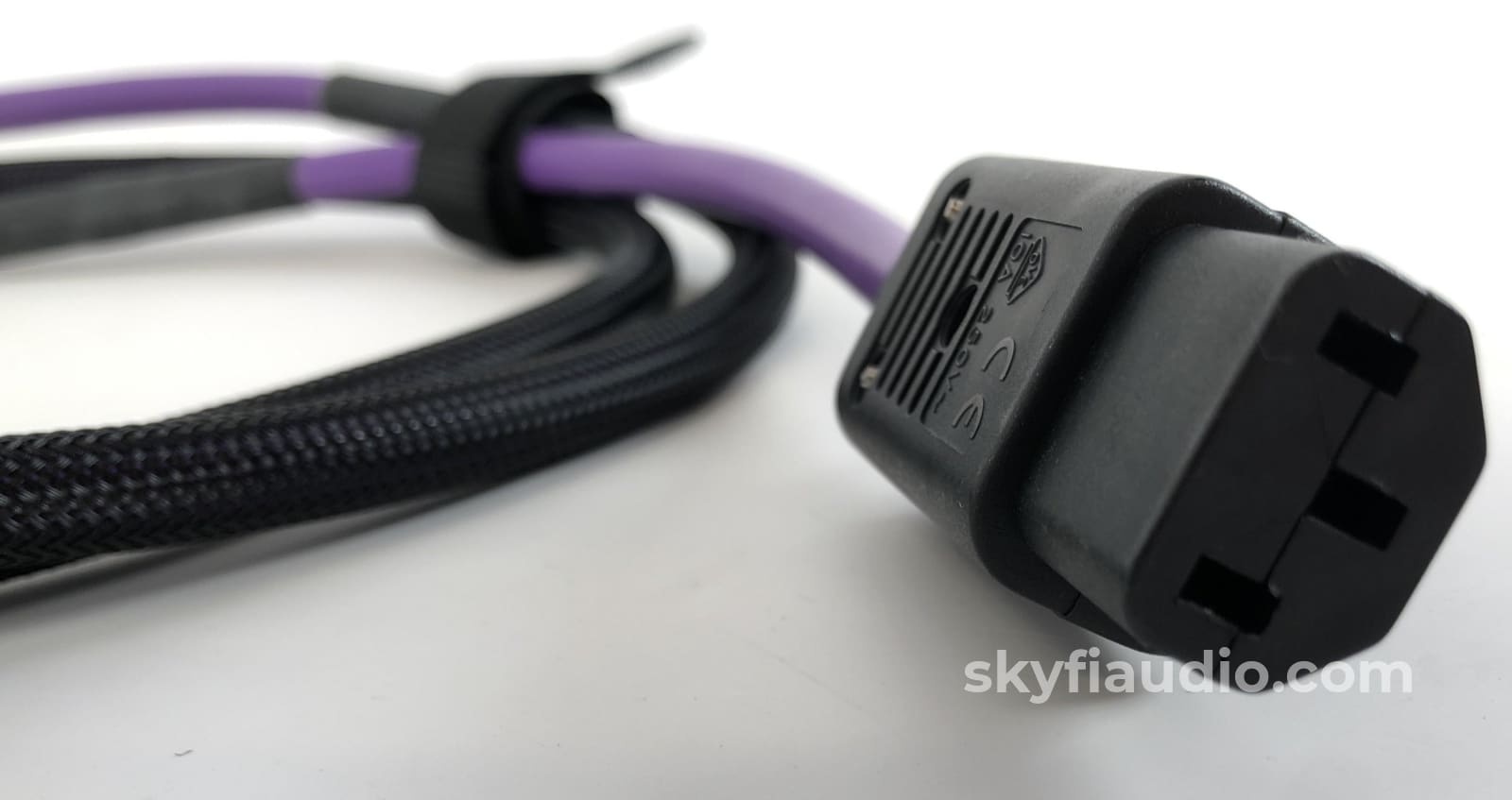 Basis Audio - Power Cable With Furutech 15A Connectors 2M (3 Of 3) Cables