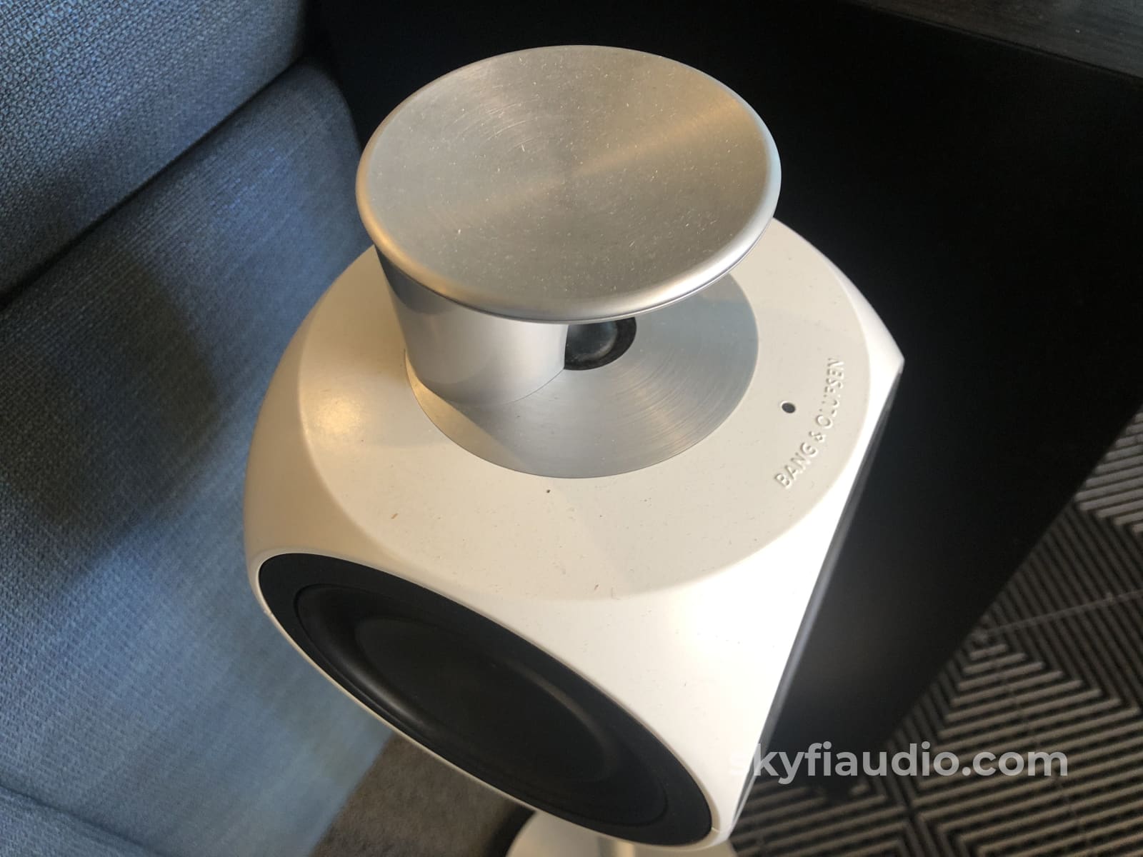 B&O (Bang & Olufsen) Beolab 3 Powered Speakers - With Stands