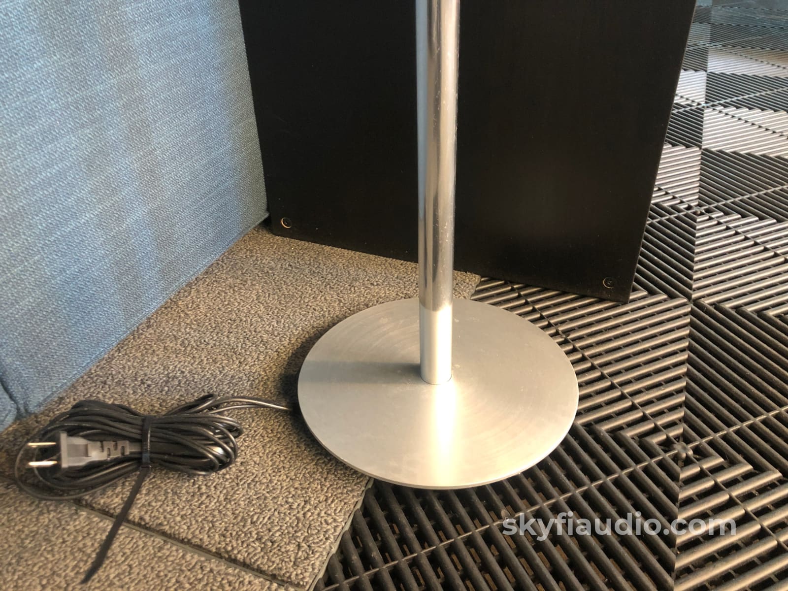 B&O (Bang & Olufsen) Beolab 3 Powered Speakers - With Stands