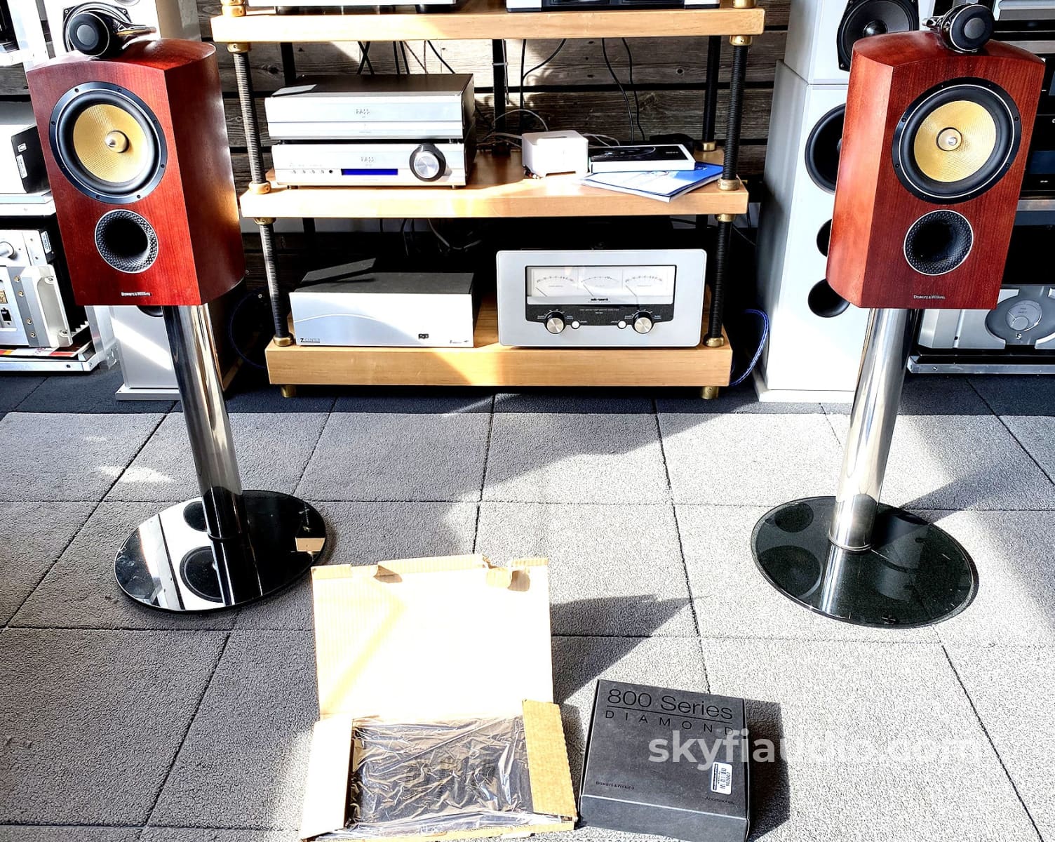 Bowers & Wilkins 805 Diamond Speakers In A Gorgeous Rosenut Finish Complete Set