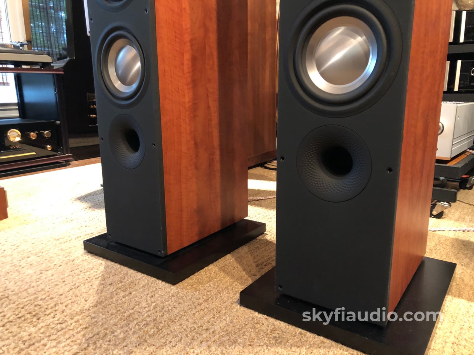 B&W (Bowers And Wilkins) 600 Series - 683 Floorstanding Three-Way Speakers