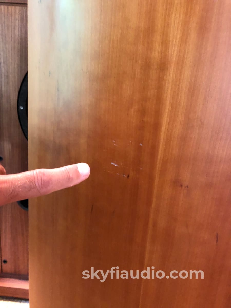 B&W (Bowers And Wilkins) Nautilus 803 Speakers In Cherry