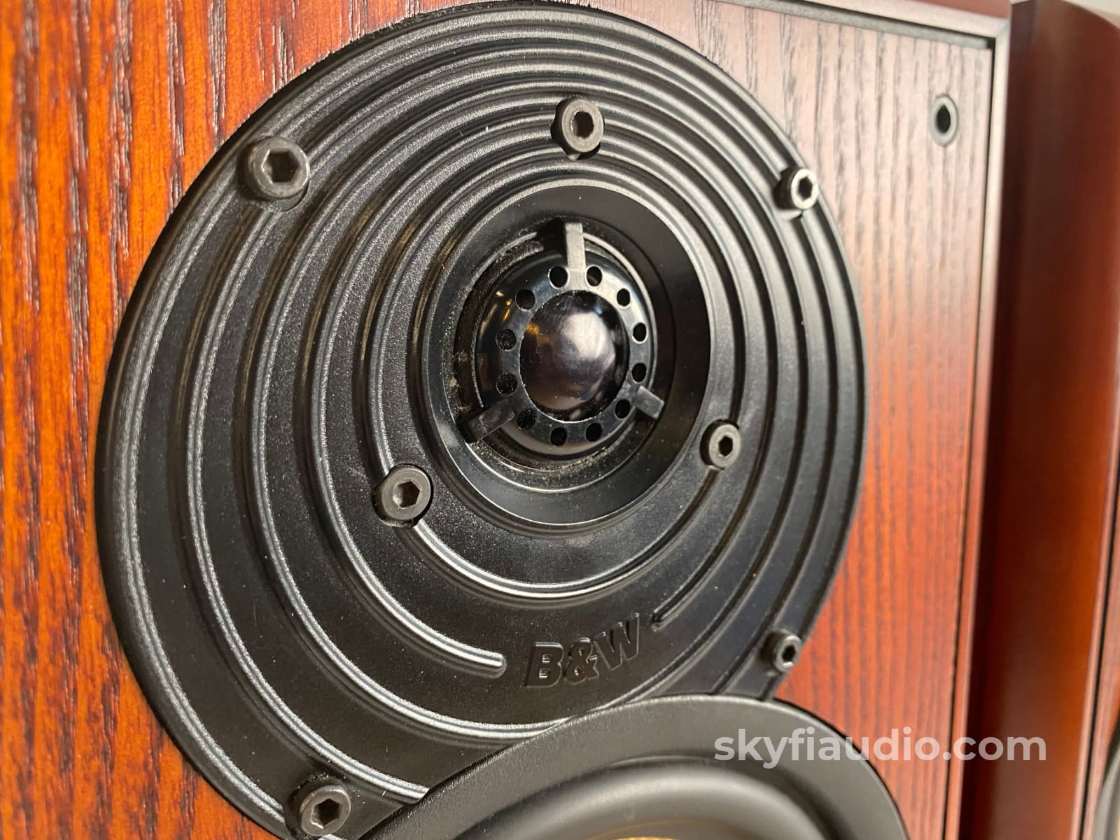 B&W (Bowers & Wilkins) Cdm 2 Bookshelf Speakers - Very Desirable Cherry