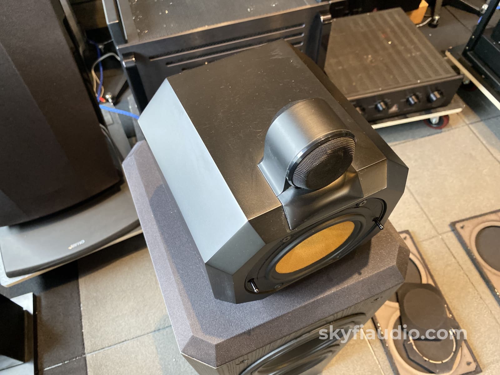 B&W (Bowers & Wilkins) Matrix 802 Series 3 Speakers - Survivor Pair!