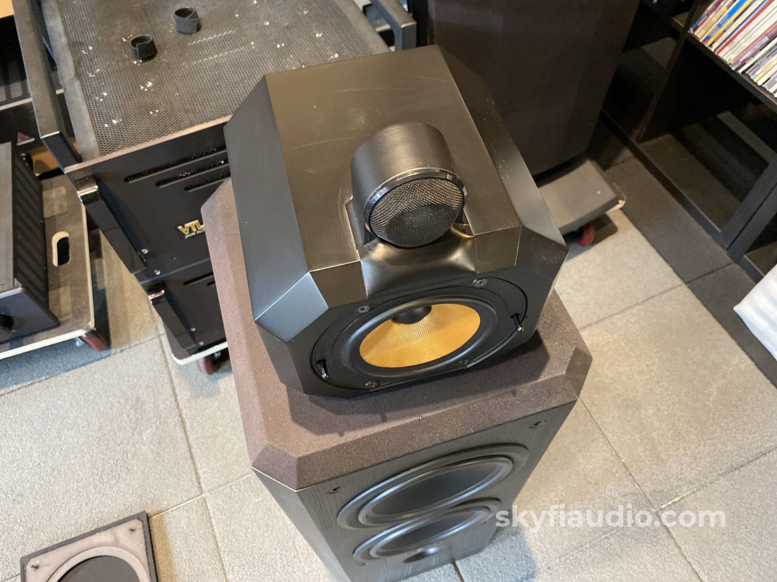 B&W (Bowers & Wilkins) Matrix 802 Series 3 Speakers - Survivor Pair!