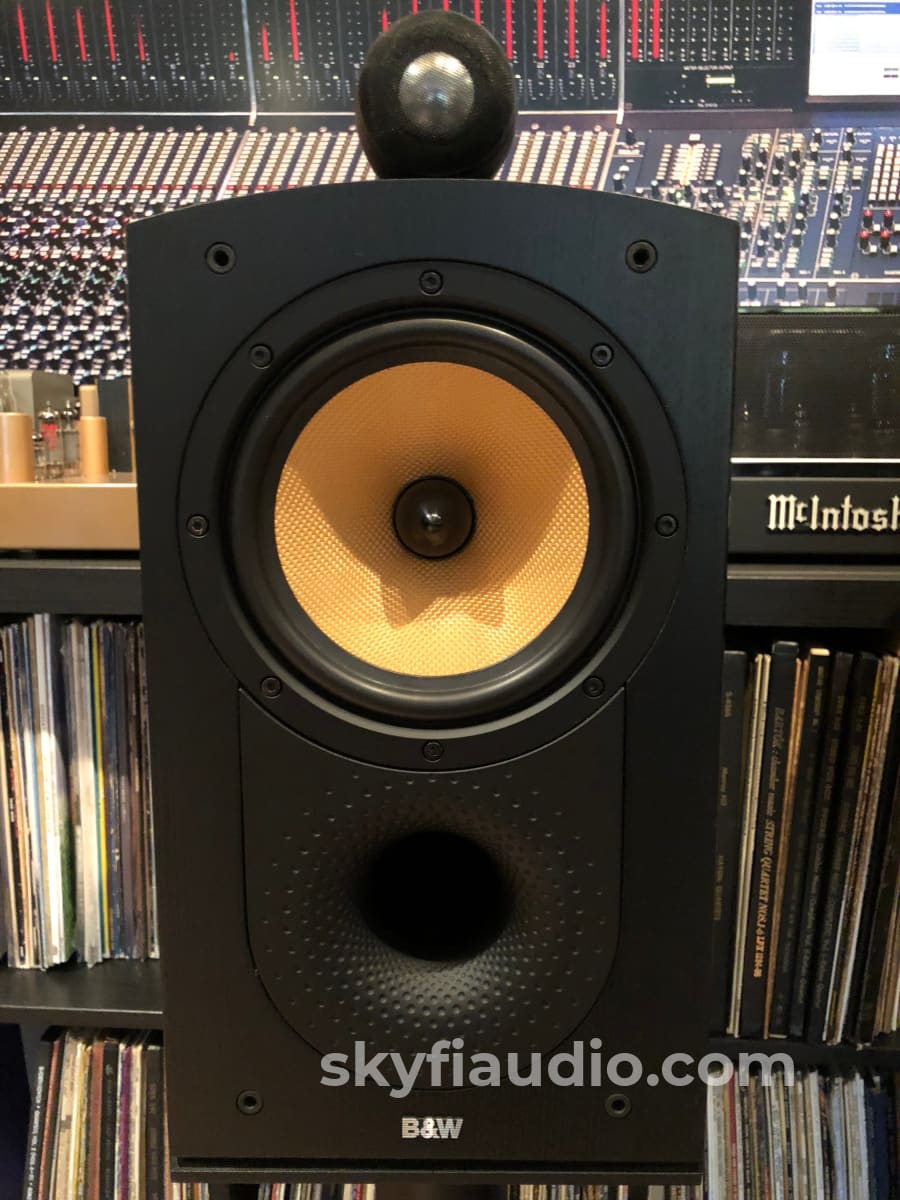 B&W (Bowers & Wilkins) Nautilus 805 with Matching Stands