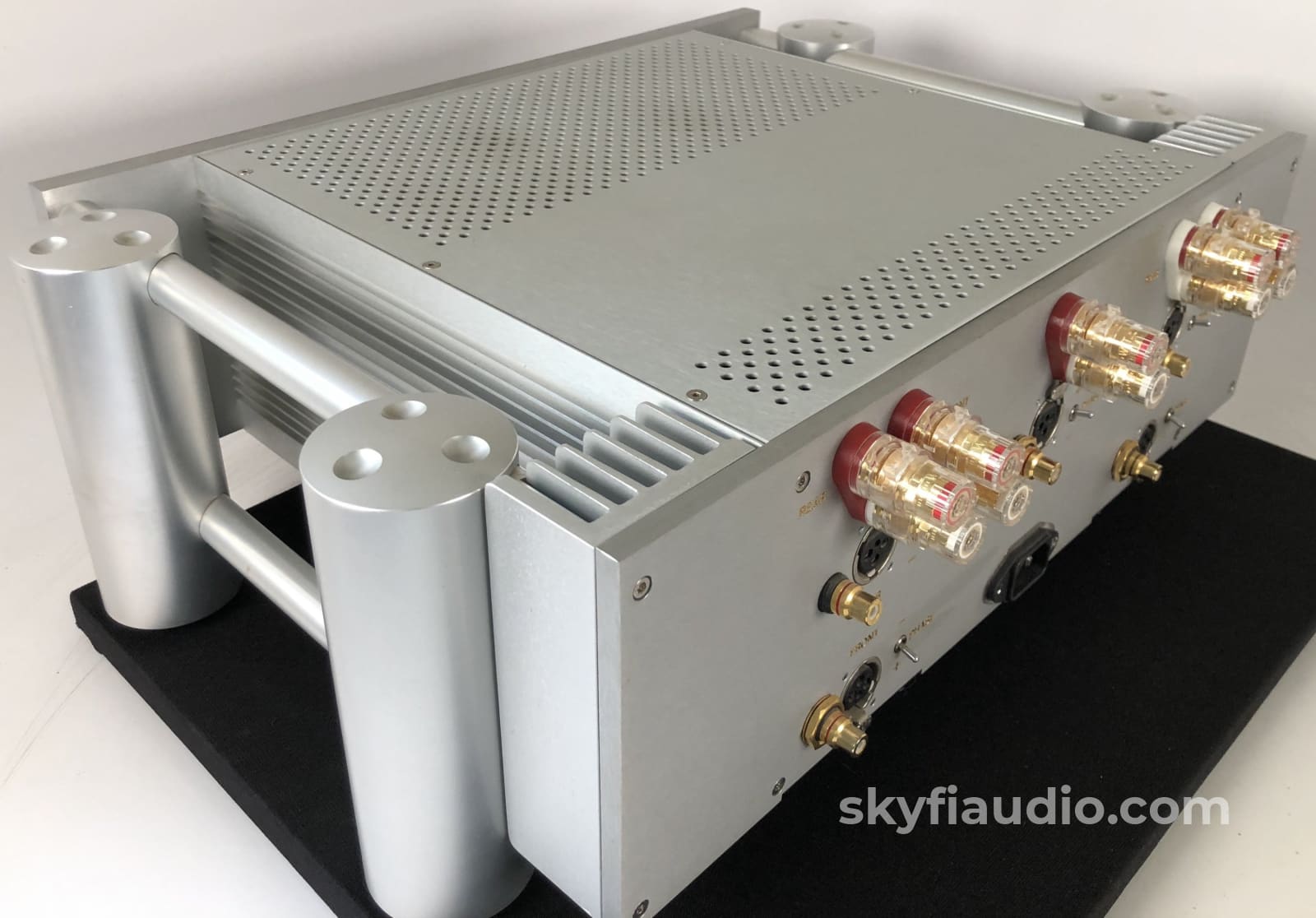 Chord Spm-2400 Multi-Channel Amplifier - 5 X 135W