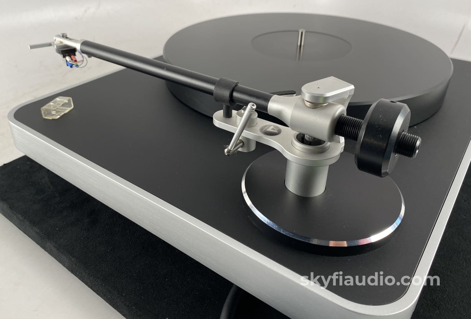 Clearaudio Concept Turntable With Upgraded Virtuoso Phono Cartridge