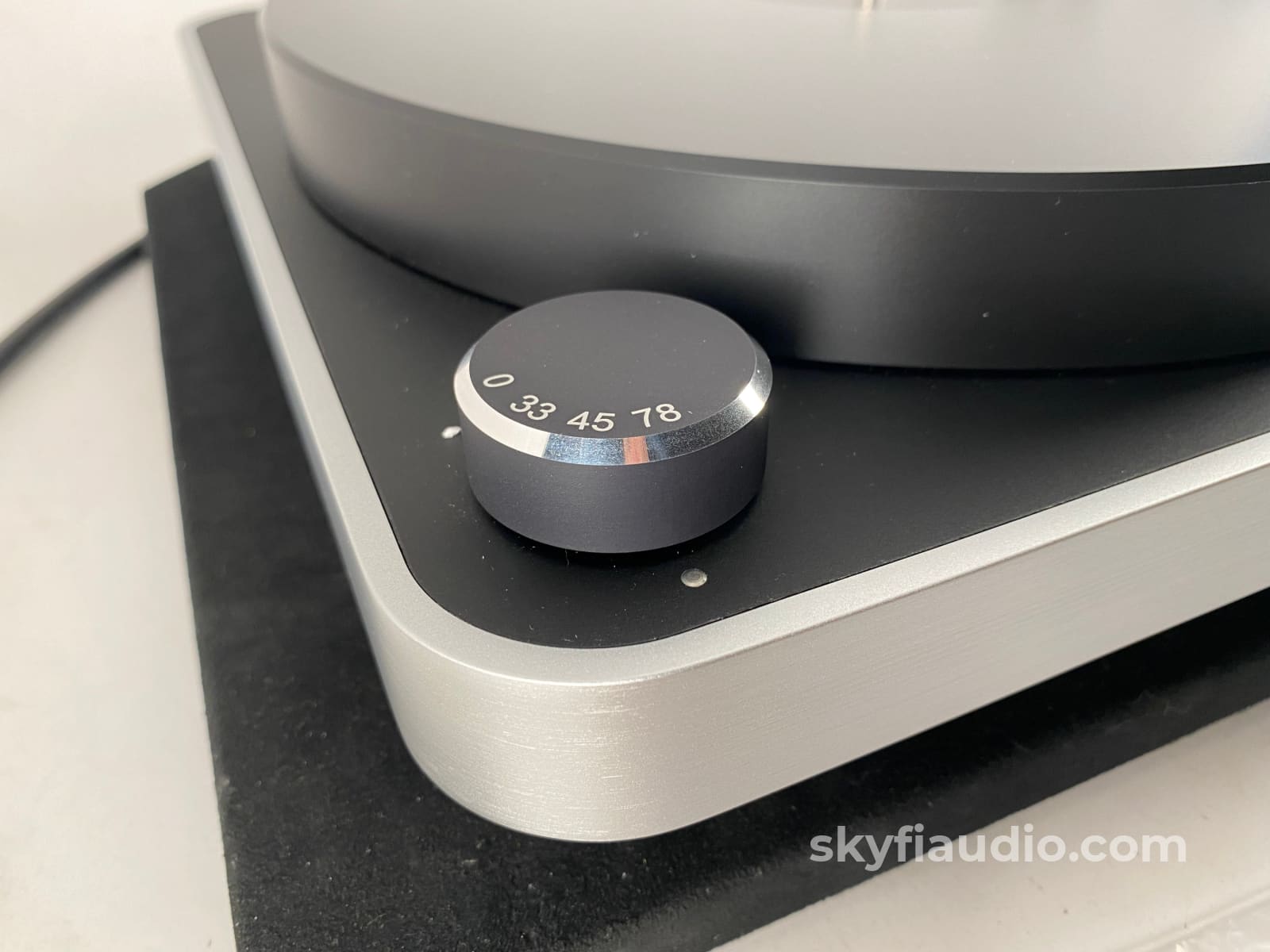 Clearaudio Concept Turntable With Upgraded Virtuoso Phono Cartridge