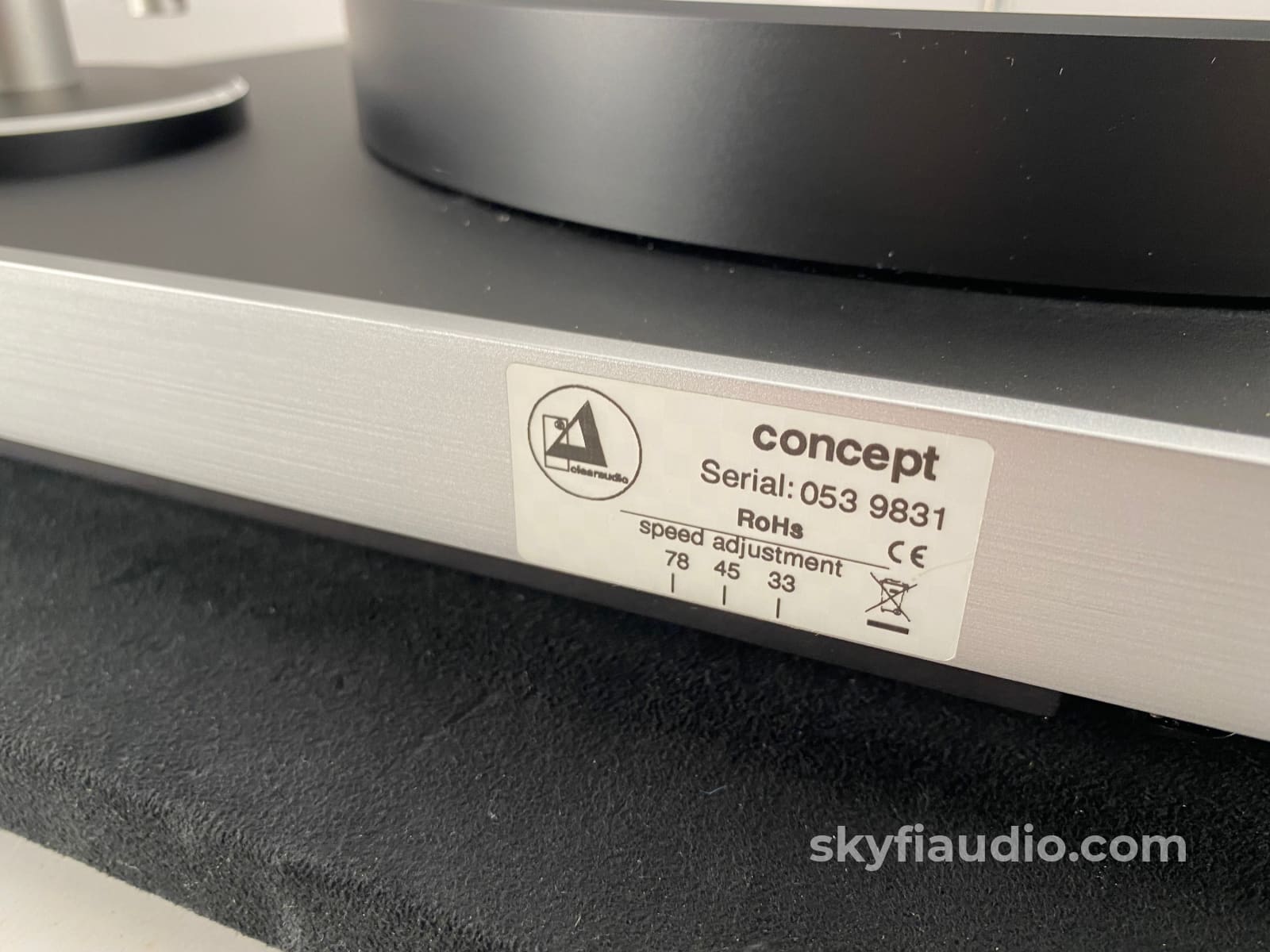 Clearaudio Concept Turntable With Upgraded Virtuoso Phono Cartridge