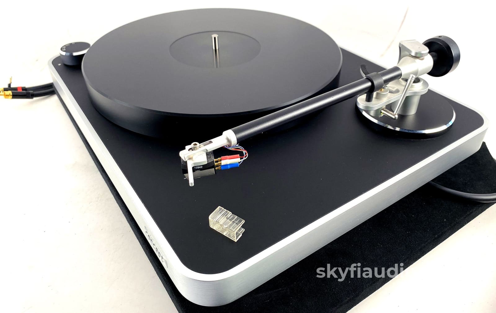 Clearaudio Concept Turntable With Upgraded Virtuoso Phono Cartridge