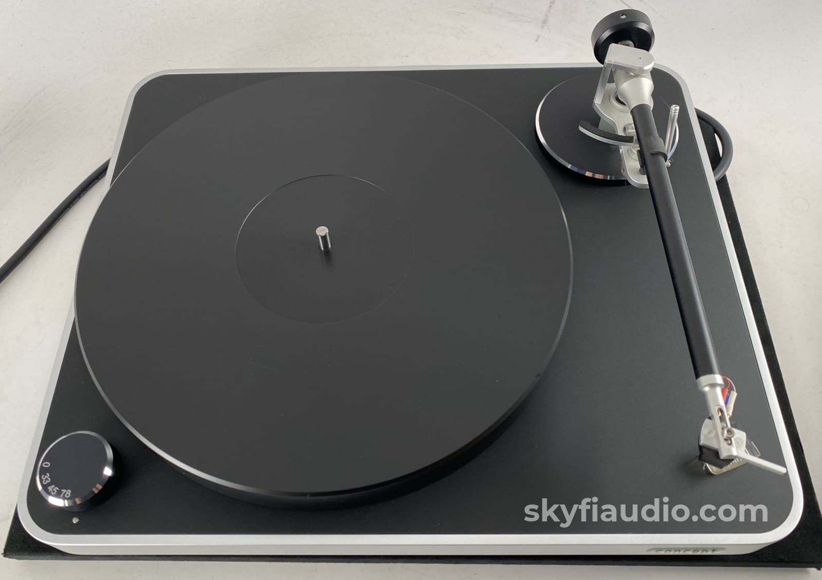 Clearaudio Concept Turntable With Upgraded Virtuoso Phono Cartridge