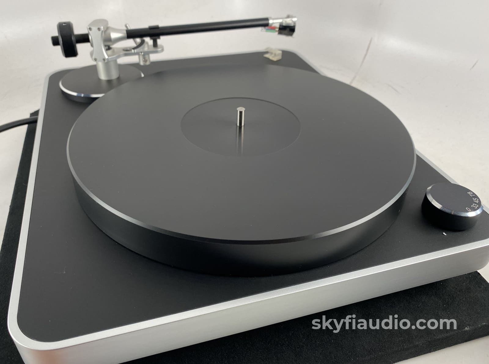 Clearaudio Concept Turntable With Upgraded Virtuoso Phono Cartridge