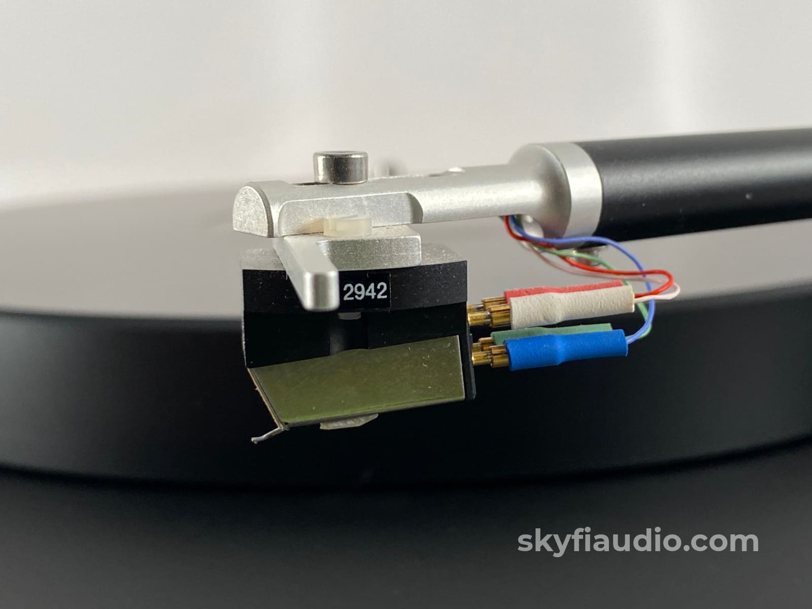 Clearaudio Concept Turntable With Upgraded Virtuoso Phono Cartridge