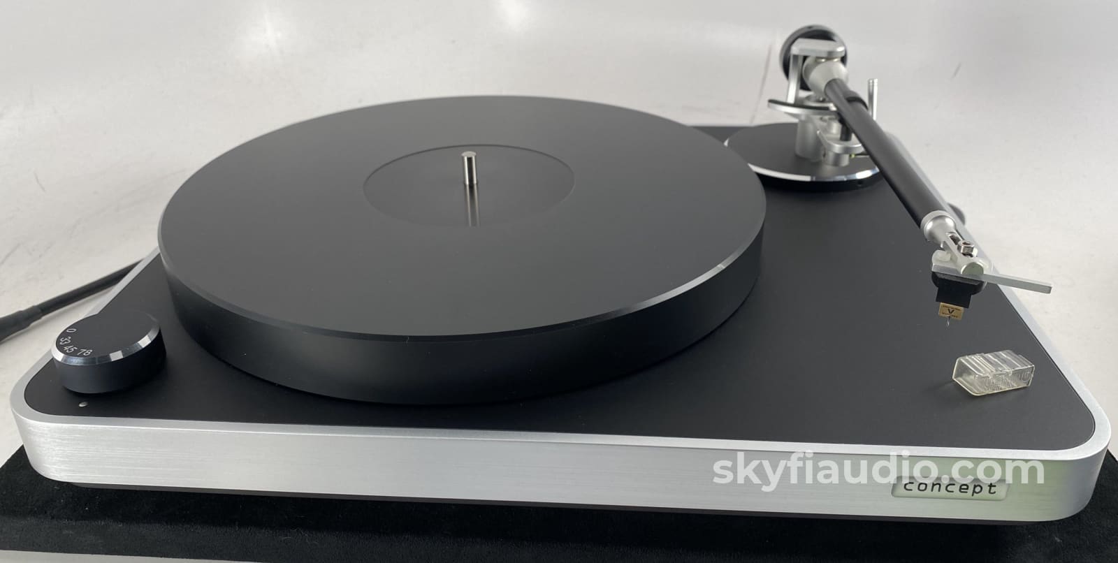 Clearaudio Concept Turntable With Upgraded Virtuoso Phono Cartridge
