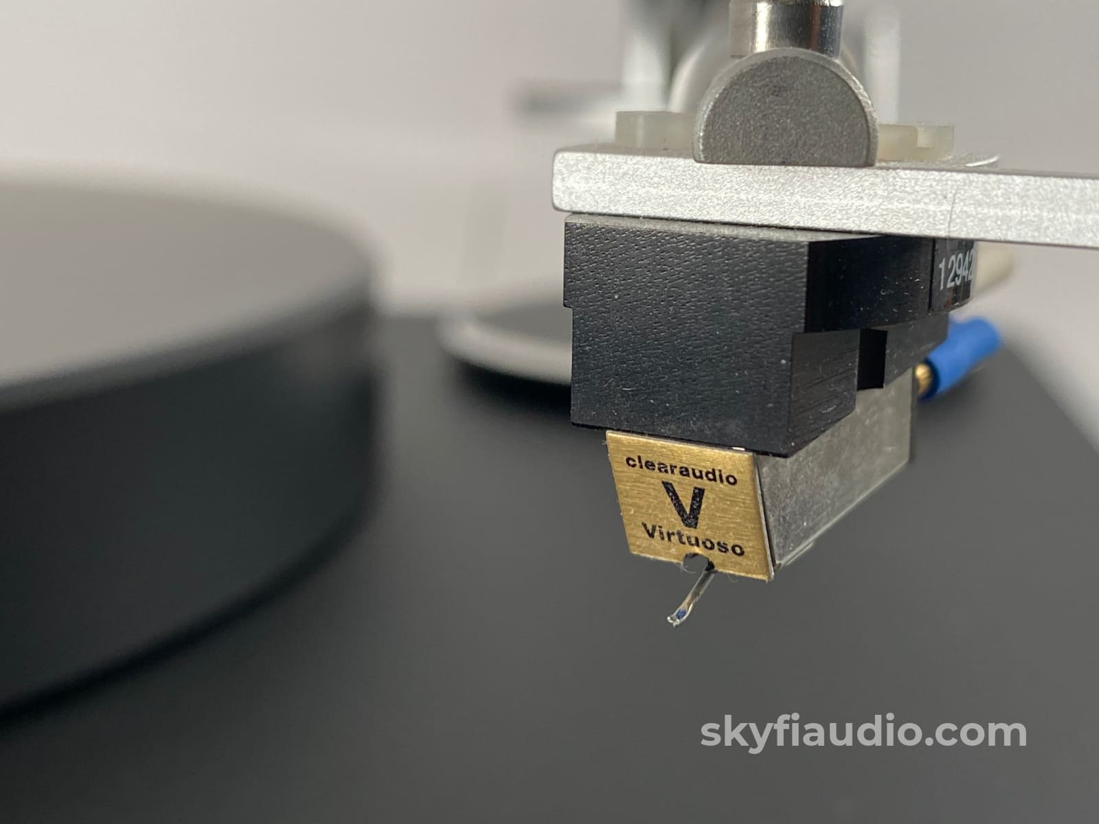 Clearaudio Concept Turntable With Upgraded Virtuoso Phono Cartridge