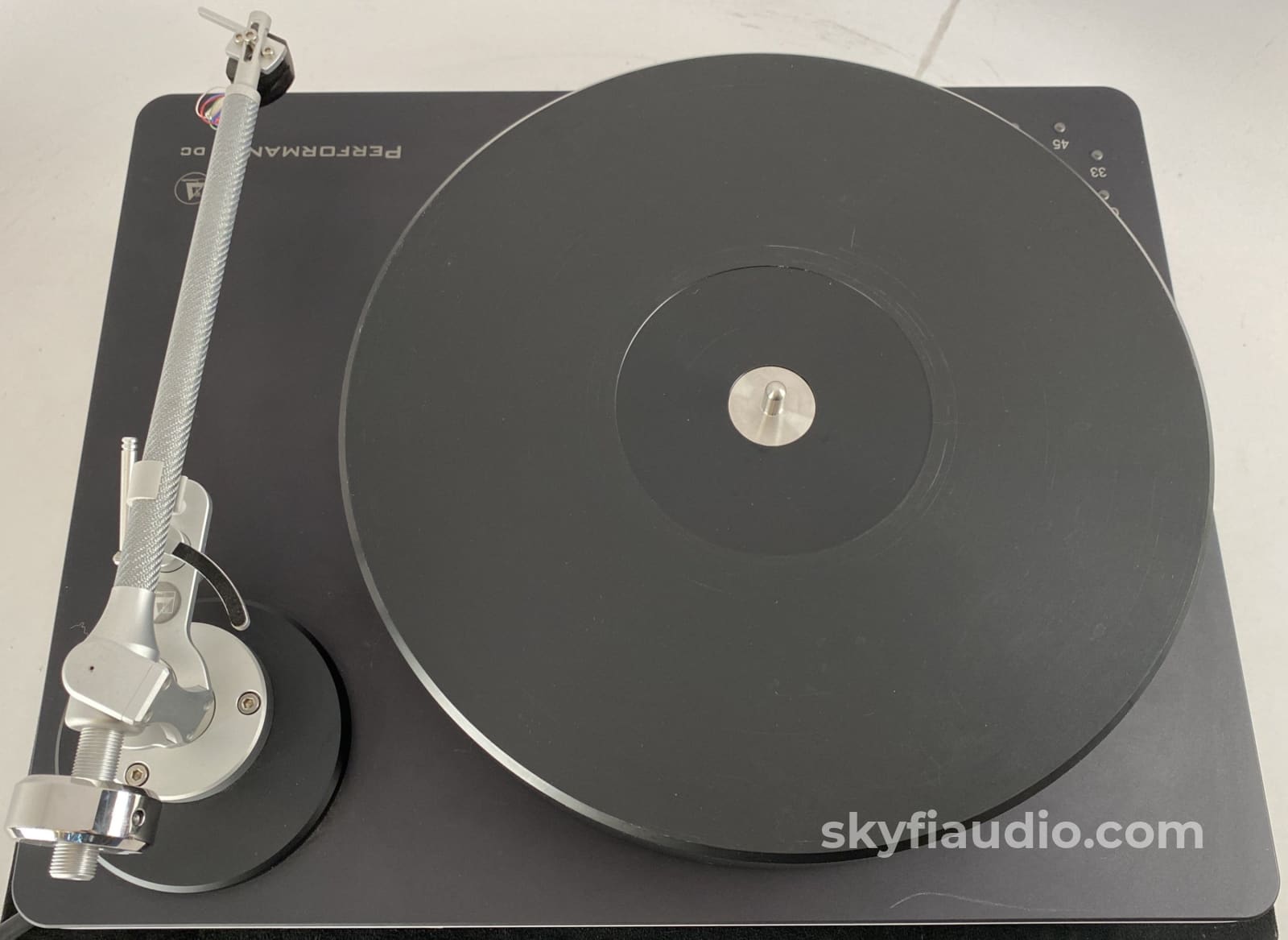 Clearaudio Performance Dc Turntable With Dust Cover And Virtuoso V2 Cartridge