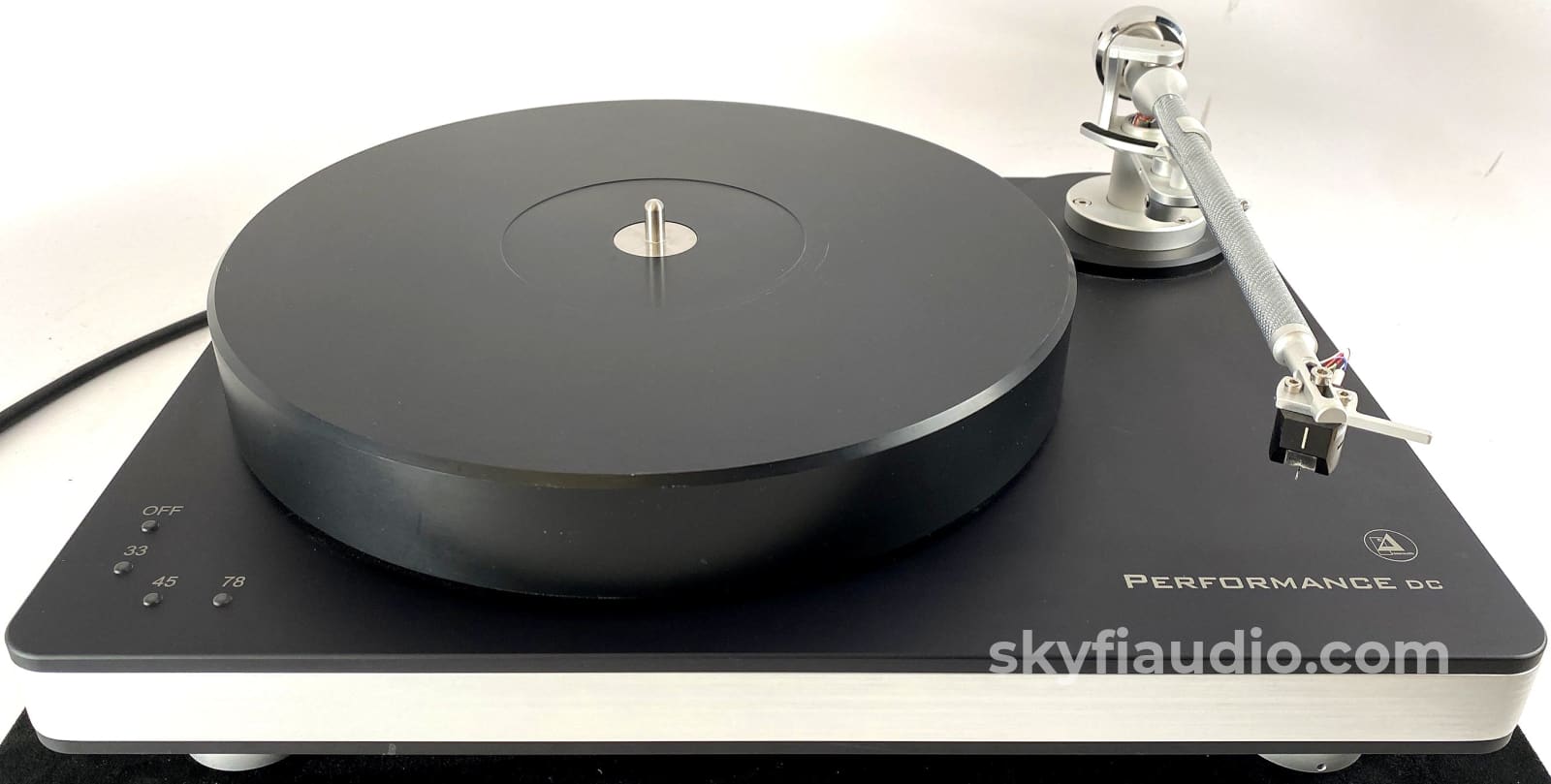 Clearaudio Performance Dc Turntable With Dust Cover And Virtuoso V2 Cartridge